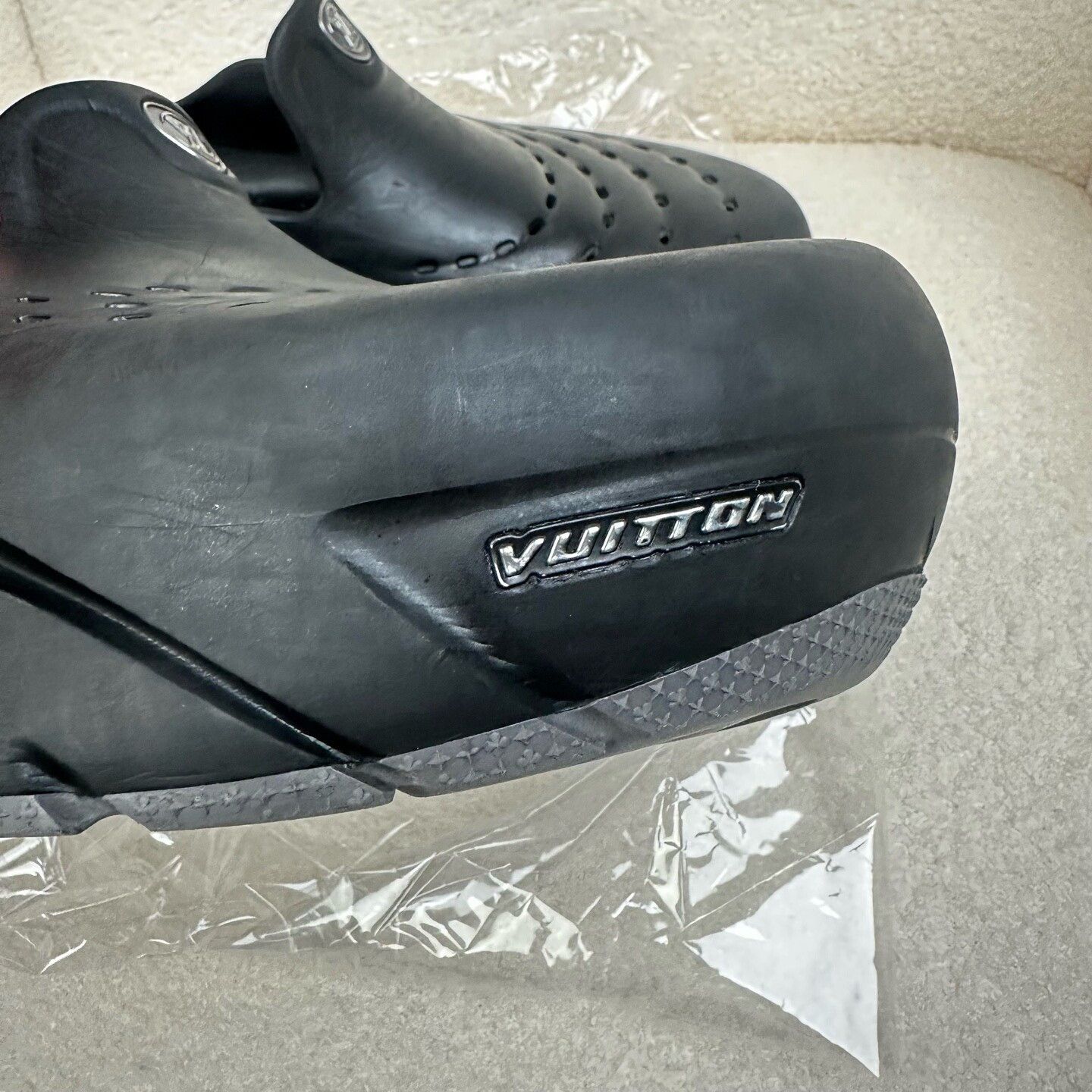 Louis Vuitton Louis Vuitton Shark Slippers Size 41 Size US 8 / EU 41 - 7 Thumbnail