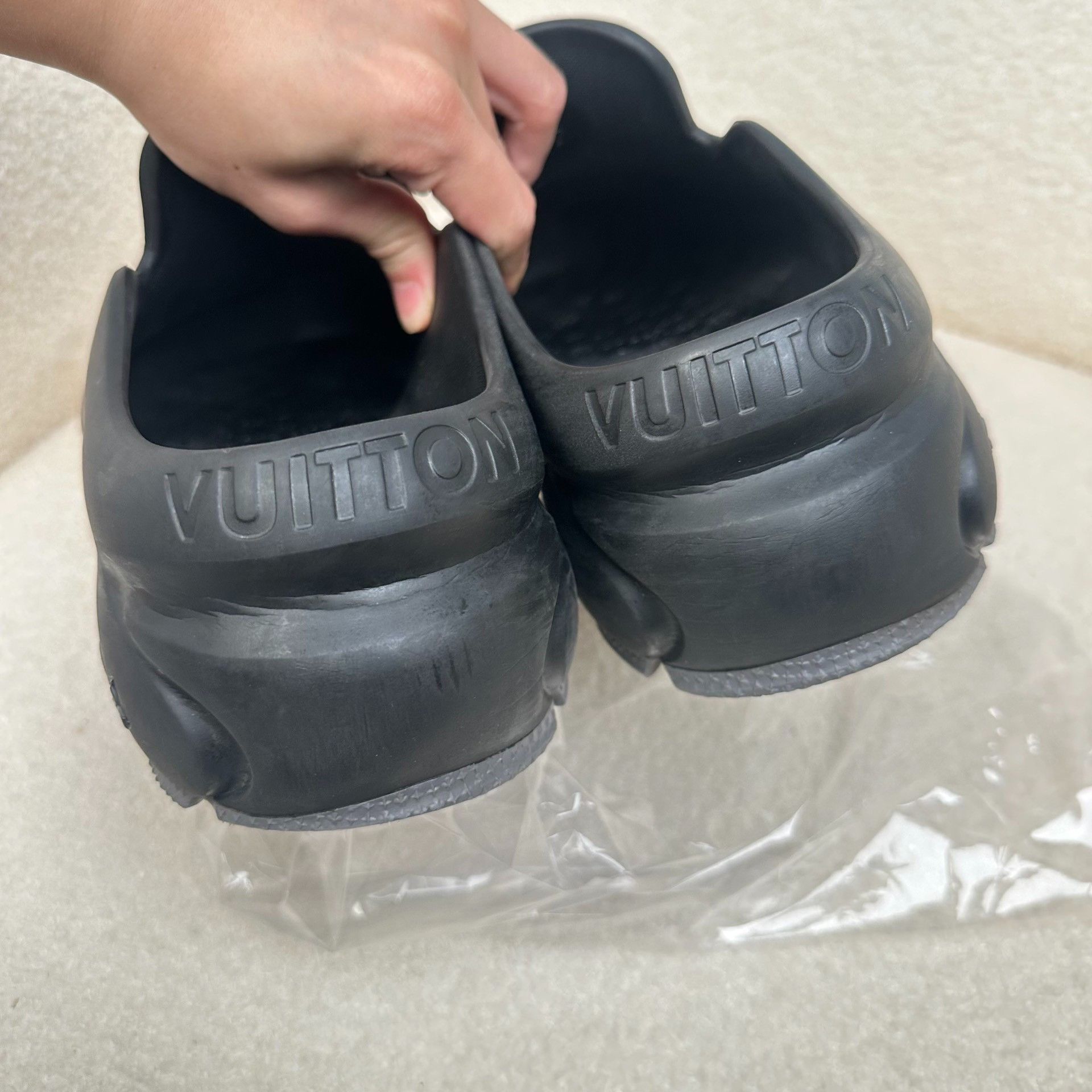 Louis Vuitton Louis Vuitton Shark Slippers Size 41 Size US 8 / EU 41 - 5 Thumbnail