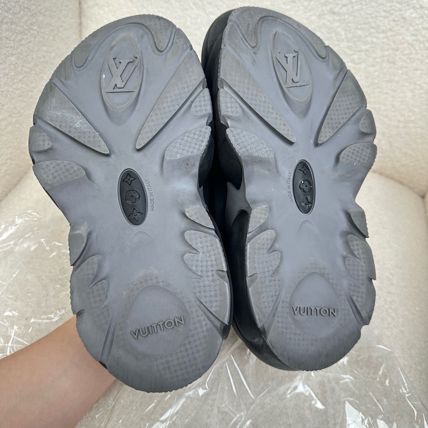 Louis Vuitton Louis Vuitton Shark Slippers Size 41 Size US 8 / EU 41 - 8 Thumbnail