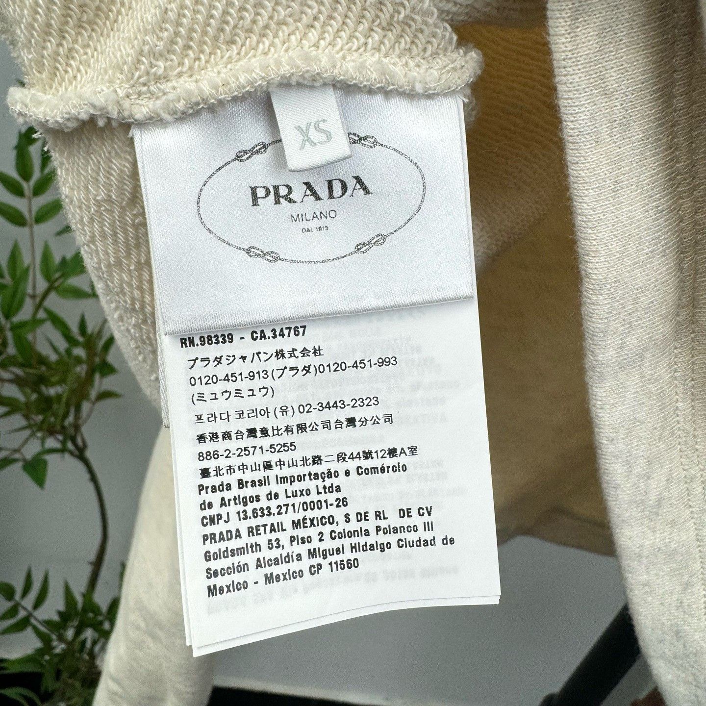 Prada Prada 23SS Beige Logo Embroidered Cropped Sweatshirt XS Size XS / US 0-2 / IT 36-38 - 4 Thumbnail