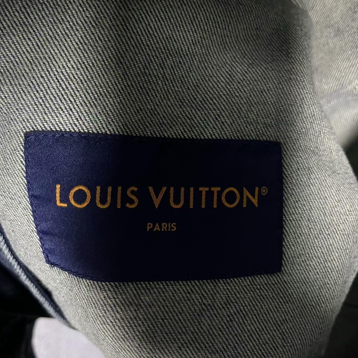 Louis Vuitton Louis Vuitton Navy Logo Embossed Denim Jacket Size US L / EU 52-54 / 3 - 3 Thumbnail