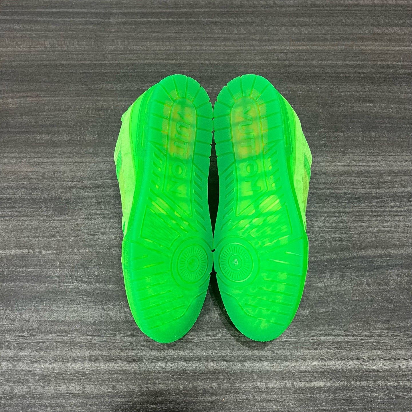 Louis Vuitton Louis Vuitton LV Trainer Neon Green Sneakers Size US 10 / EU 43 - 6 Thumbnail