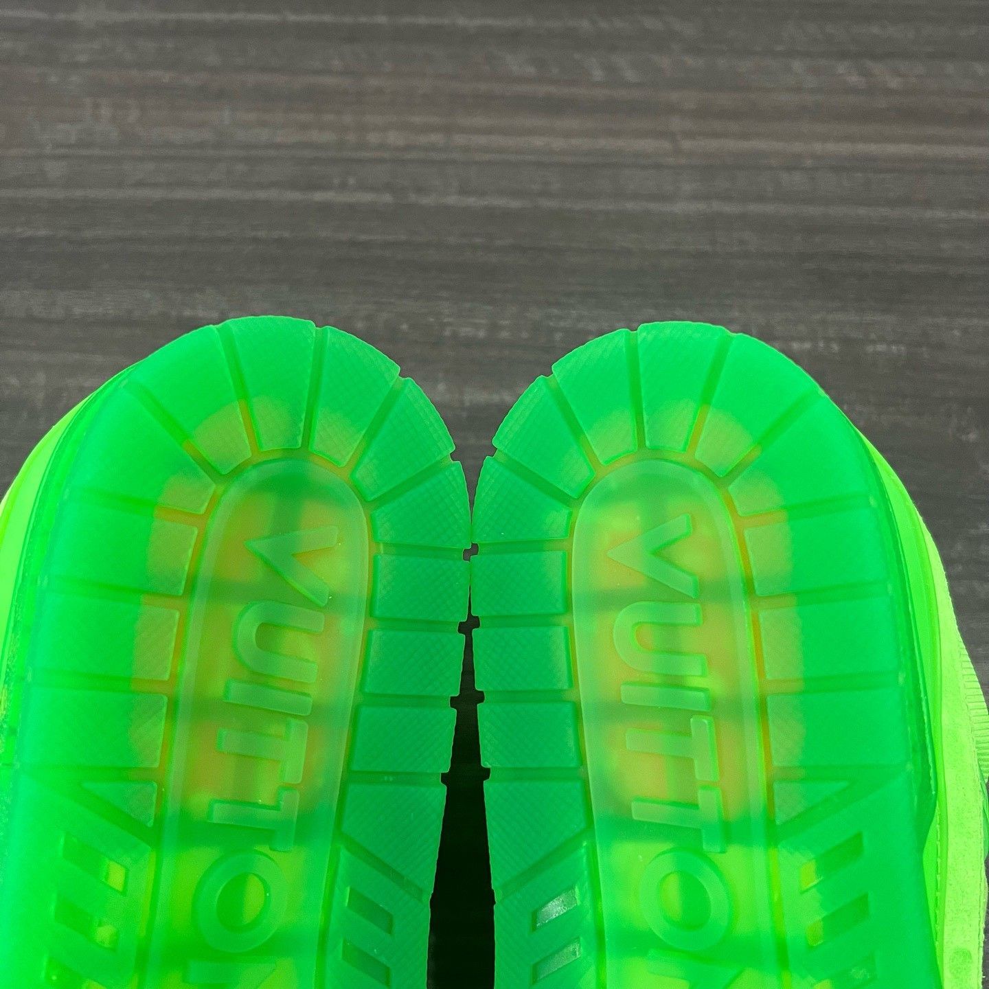 Louis Vuitton Louis Vuitton LV Trainer Neon Green Sneakers Size US 10 / EU 43 - 8 Thumbnail