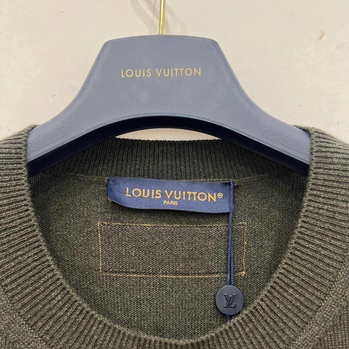 Louis Vuitton Louis Vuitton Embossed Logo Wool Sweater Size US XL / EU 56 / 4 - 4 Thumbnail