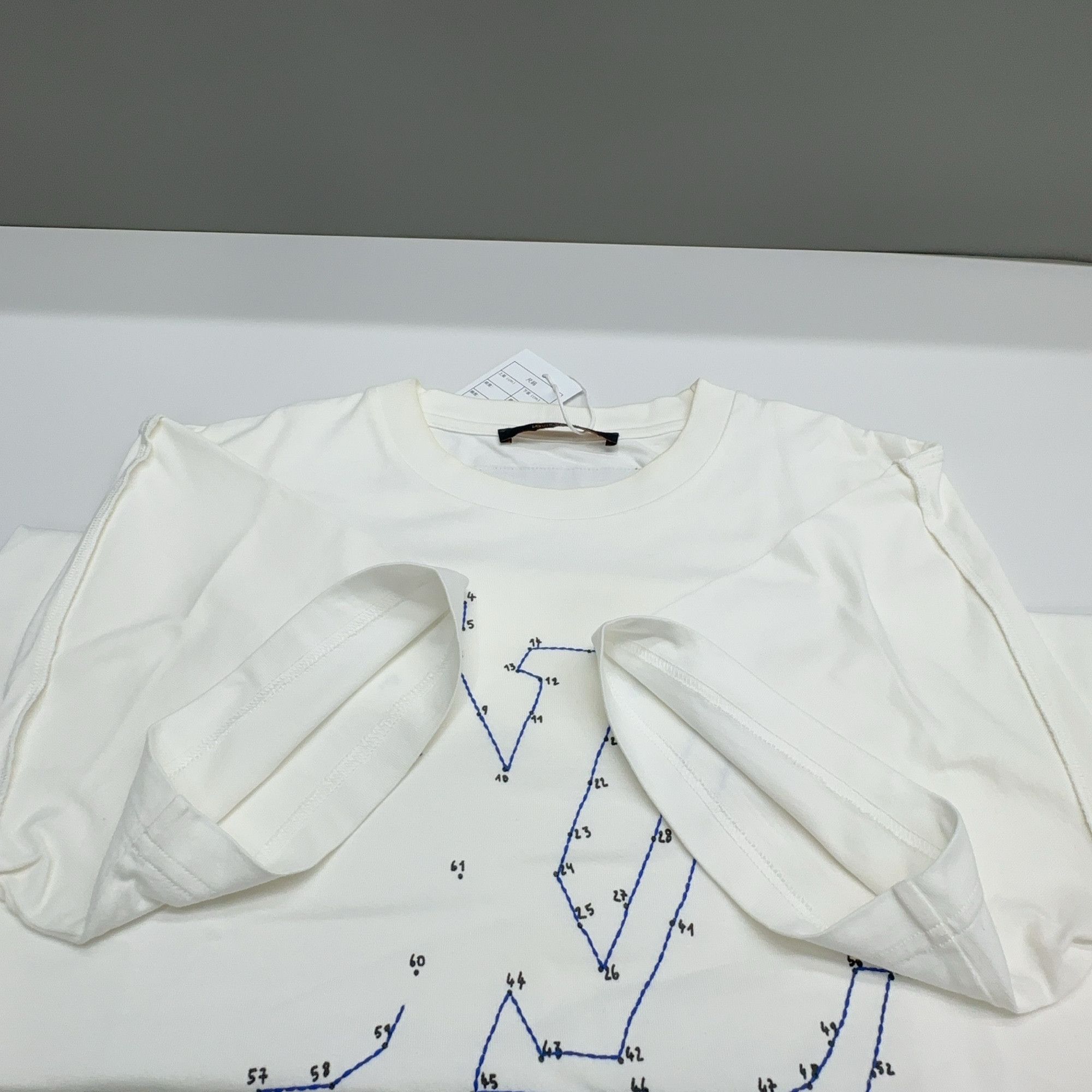 Louis Vuitton Louis Vuitton Connect-the-Dots T-Shirt L Size US L / EU 52-54 / 3 - 9 Thumbnail