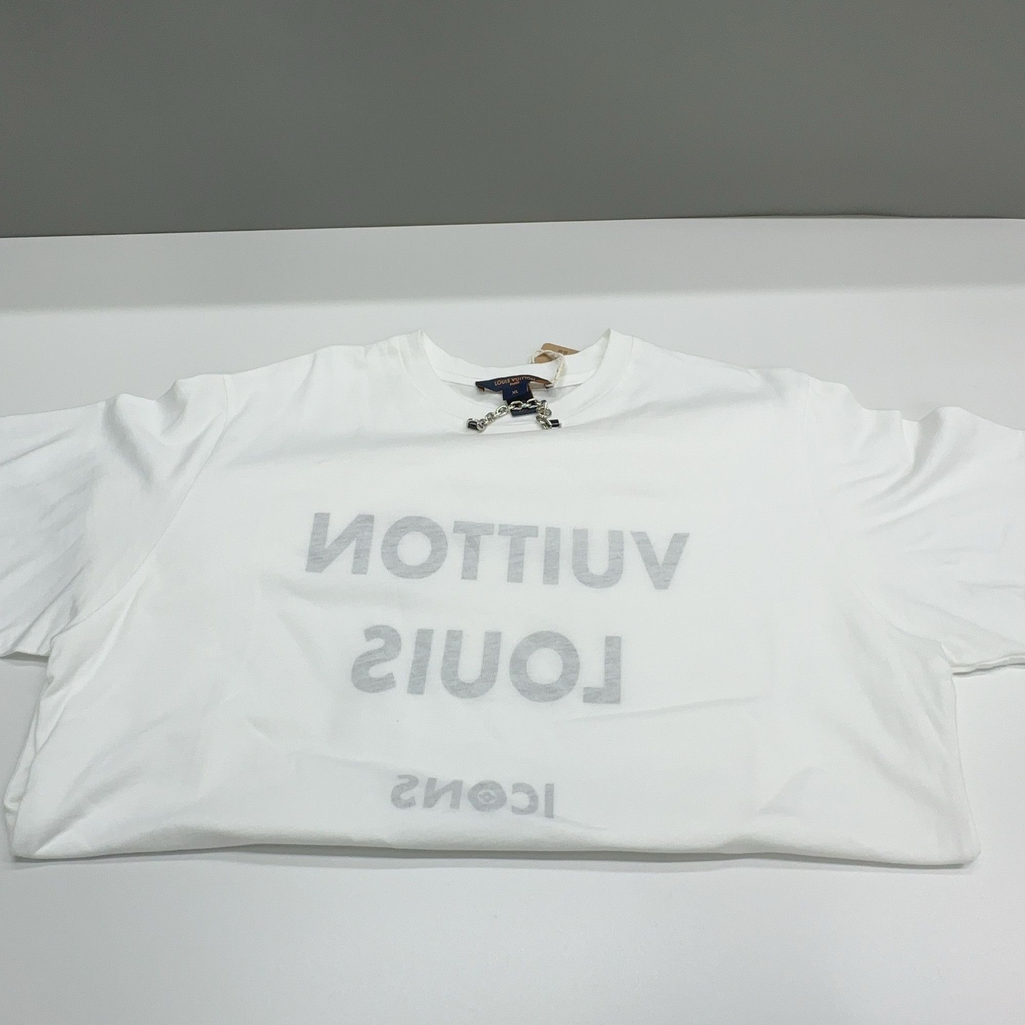 Louis Vuitton Louis Vuitton Chain Detail Logo T-Shirt Size XL Size XL / US 12-14 / IT 48-50 - 7 Thumbnail