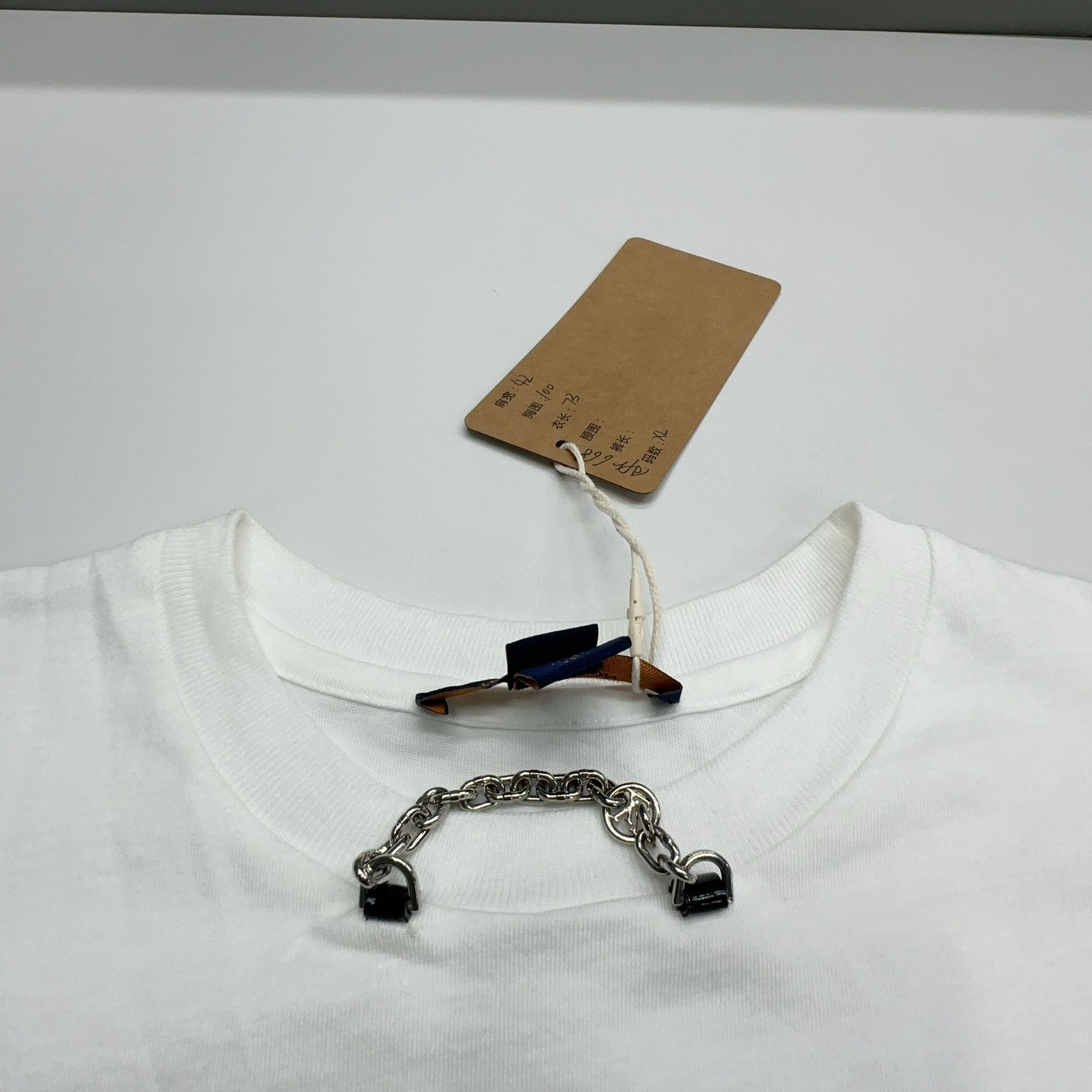Louis Vuitton Louis Vuitton Chain Detail Logo T-Shirt Size XL Size XL / US 12-14 / IT 48-50 - 9 Thumbnail