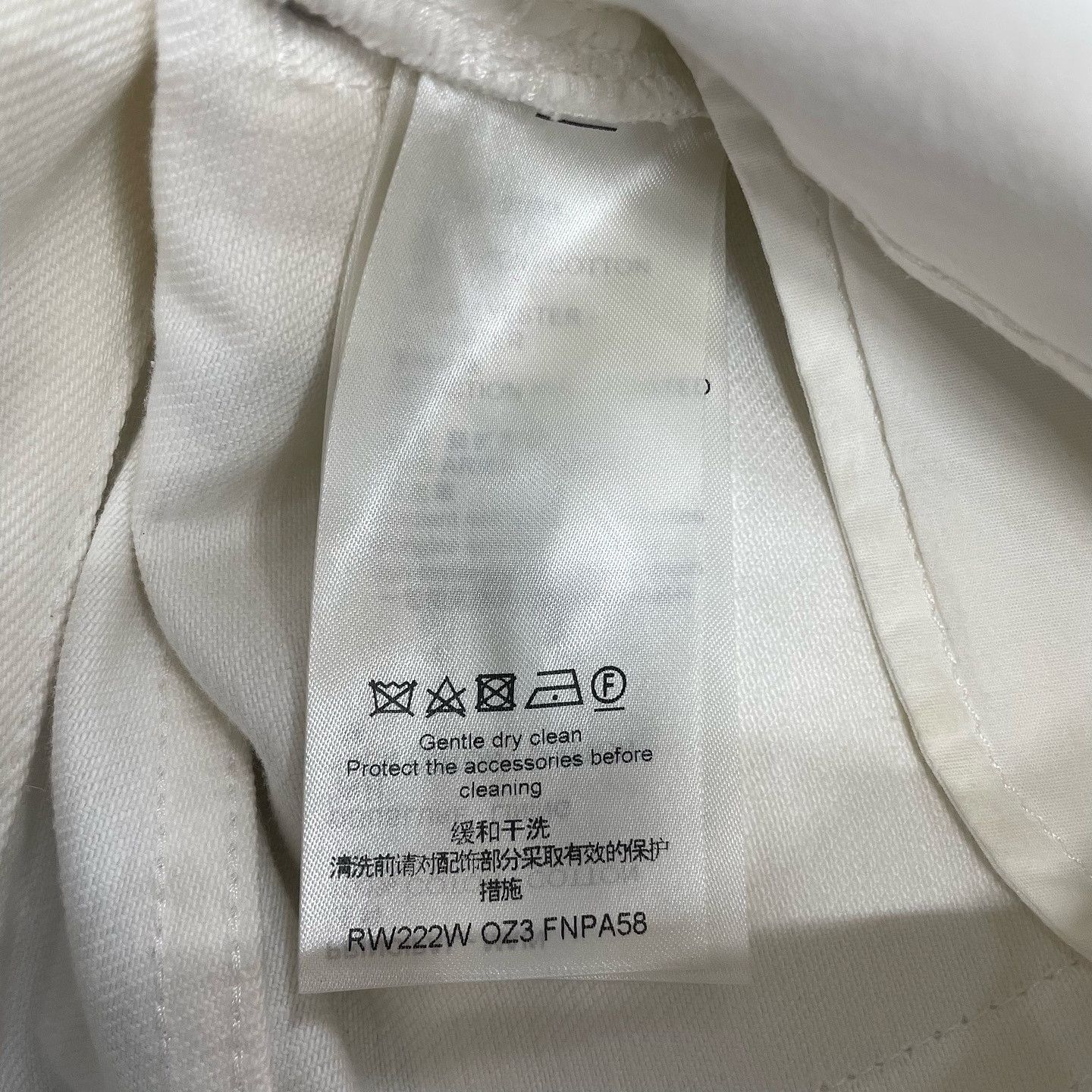 Louis Vuitton Louis Vuitton Monogram Patch White Shorts Size 34 Size 25" / US 0 / IT 36 - 4 Thumbnail