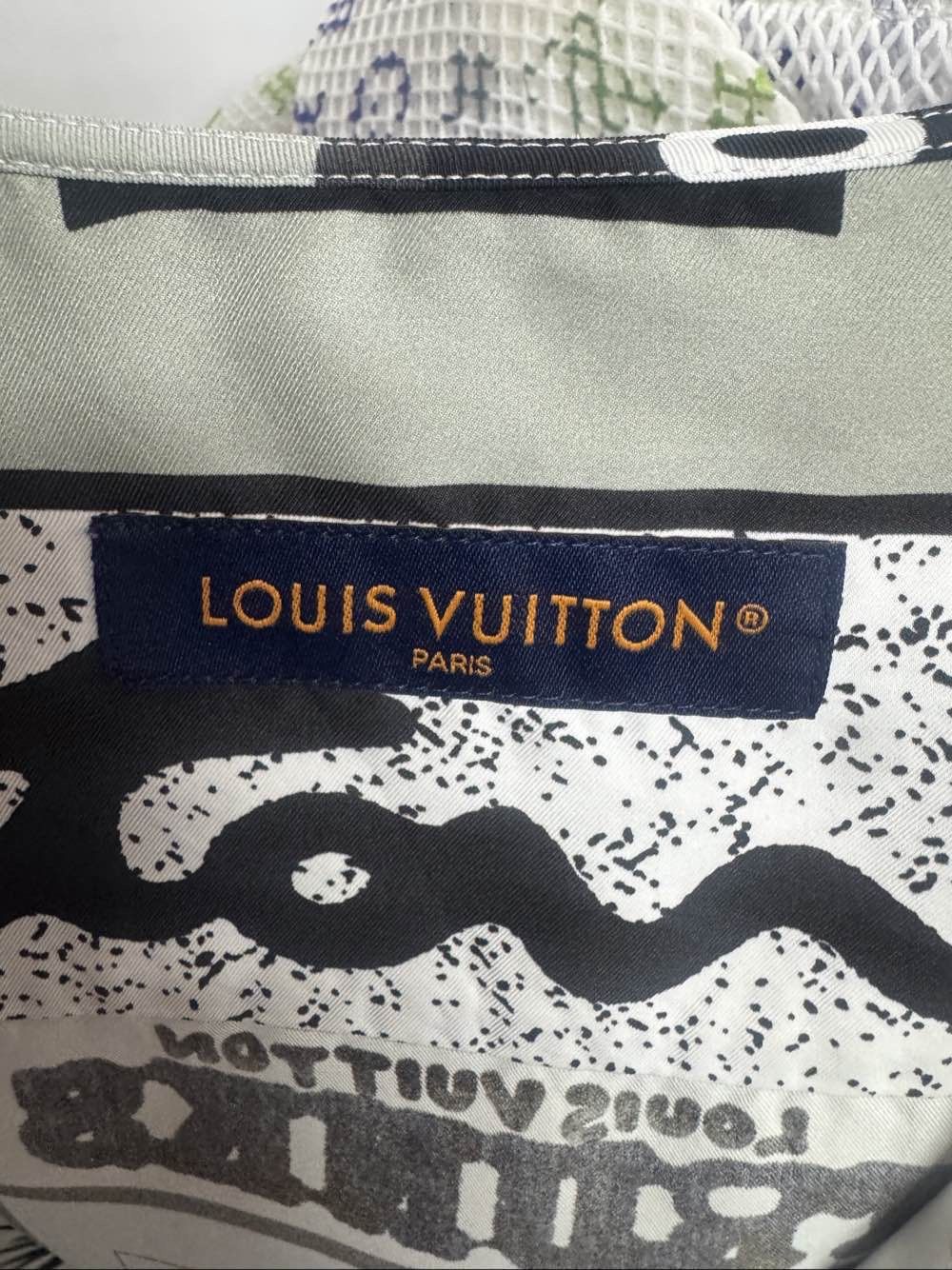 Louis Vuitton Louis Vuitton Graphic Print Hooded Shirt XS Size US XS / EU 42 / 0 - 3 Thumbnail