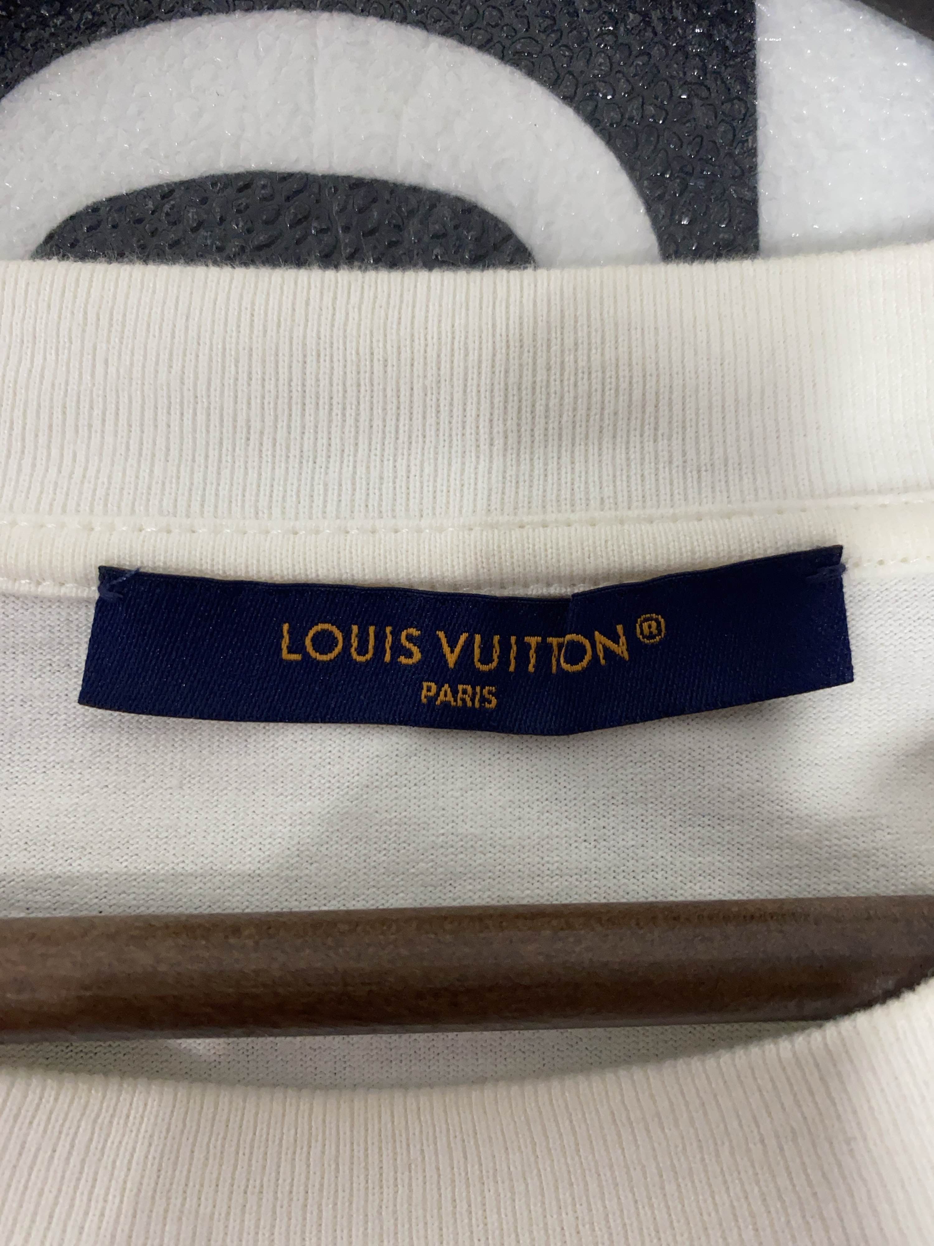 Louis Vuitton Louis Vuitton Graphic Patch T-Shirt Size L Size US L / EU 52-54 / 3 - 3 Thumbnail
