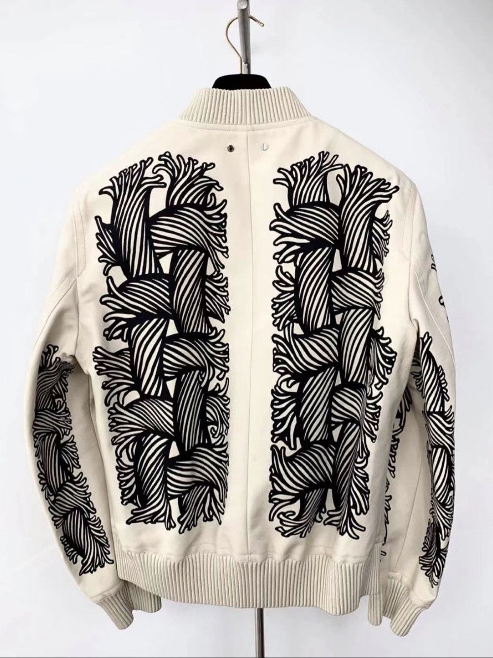 Louis Vuitton Louis Vuitton Graphic Bomber Jacket Size L Size US L / EU 52-54 / 3 - 2 Thumbnail