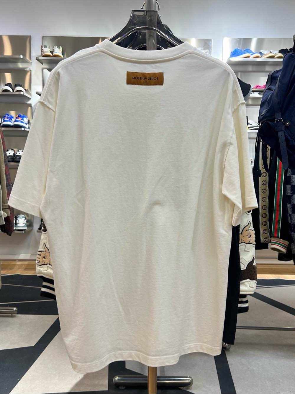Louis Vuitton Louis Vuitton Rainbow Logo T-Shirt US XL Size US XL / EU 56 / 4 - 2 Thumbnail