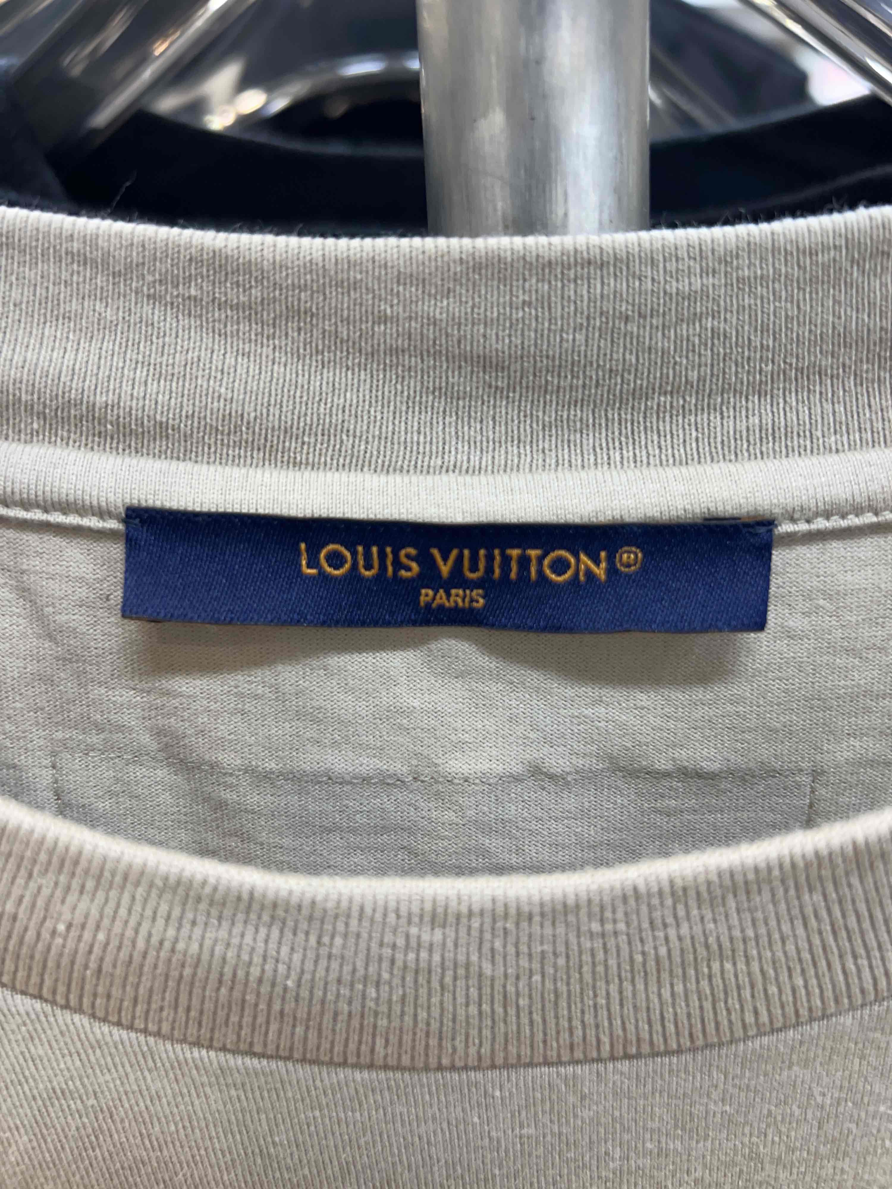Louis Vuitton Louis Vuitton Embossed Logo T-Shirt Size XXL Size US XXL / EU 58 / 5 - 3 Thumbnail