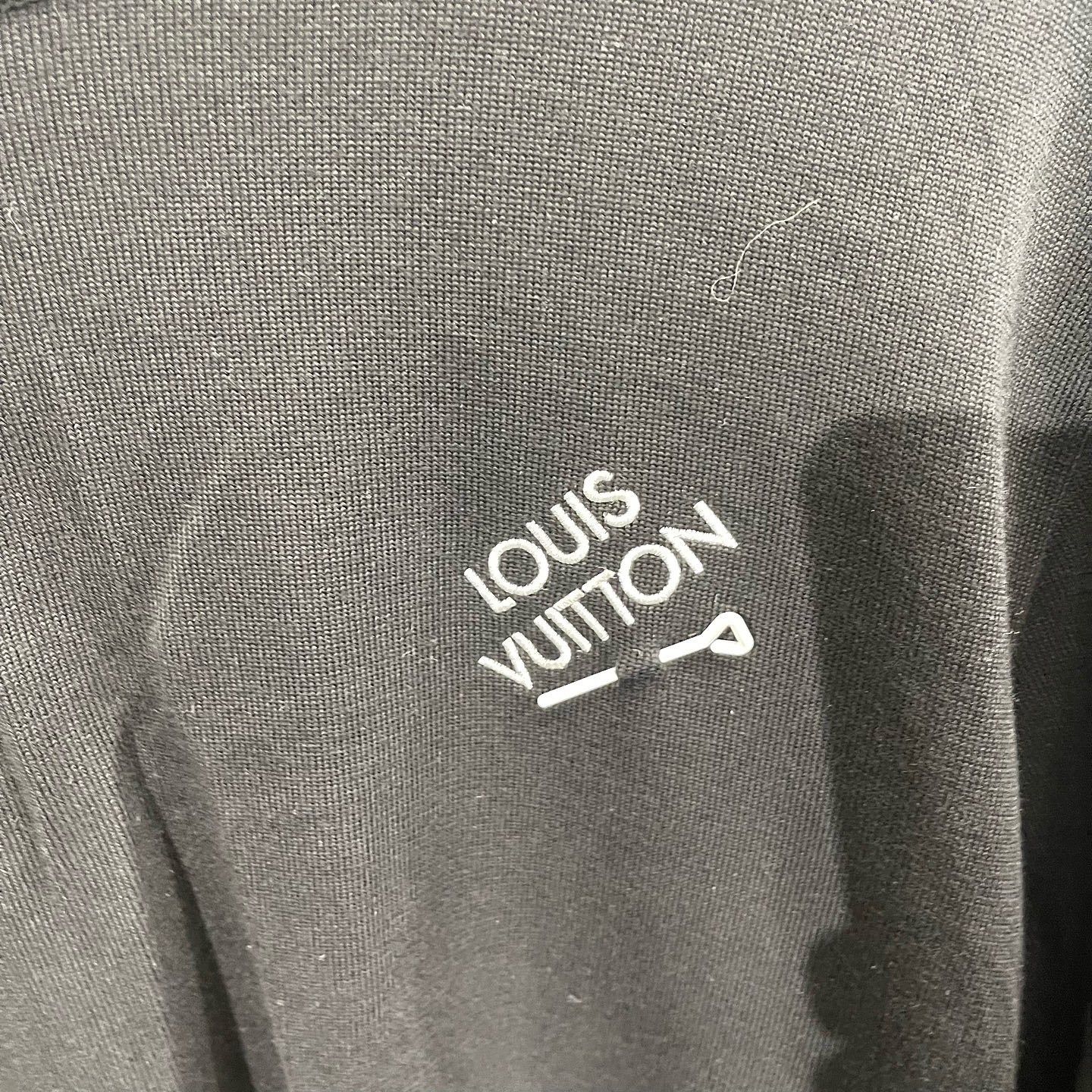 Louis Vuitton Louis Vuitton Logo Embroidery T-Shirt Size L Size US L / EU 52-54 / 3 - 5 Thumbnail