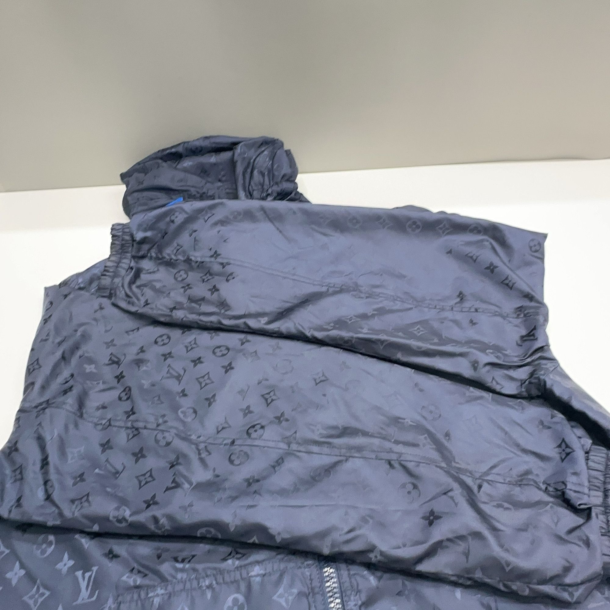 Louis Vuitton Louis Vuitton Monogram Hooded Windbreaker Size M Size US M / EU 48-50 / 2 - 12 Thumbnail