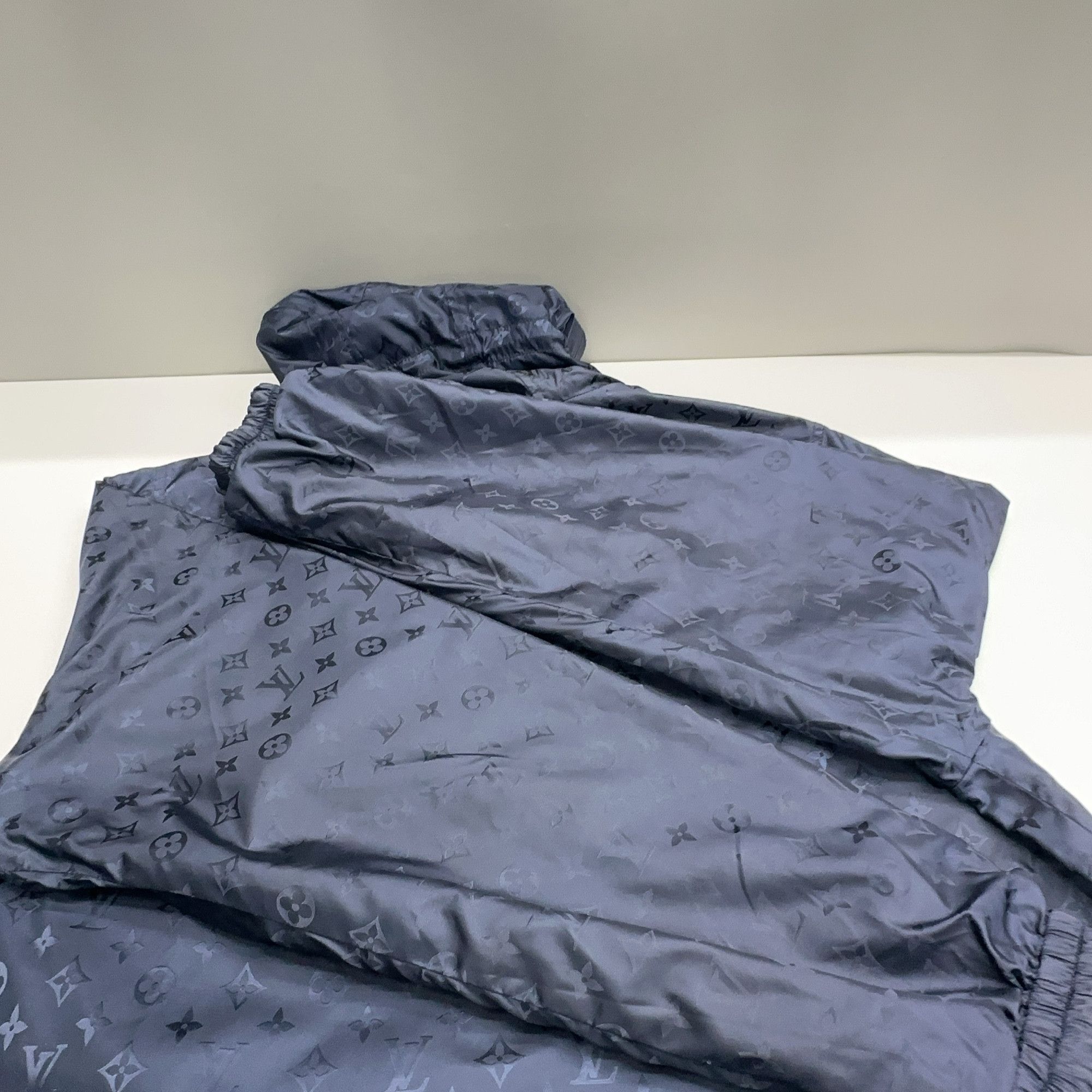 Louis Vuitton Louis Vuitton Monogram Hooded Windbreaker Size M Size US M / EU 48-50 / 2 - 15 Thumbnail