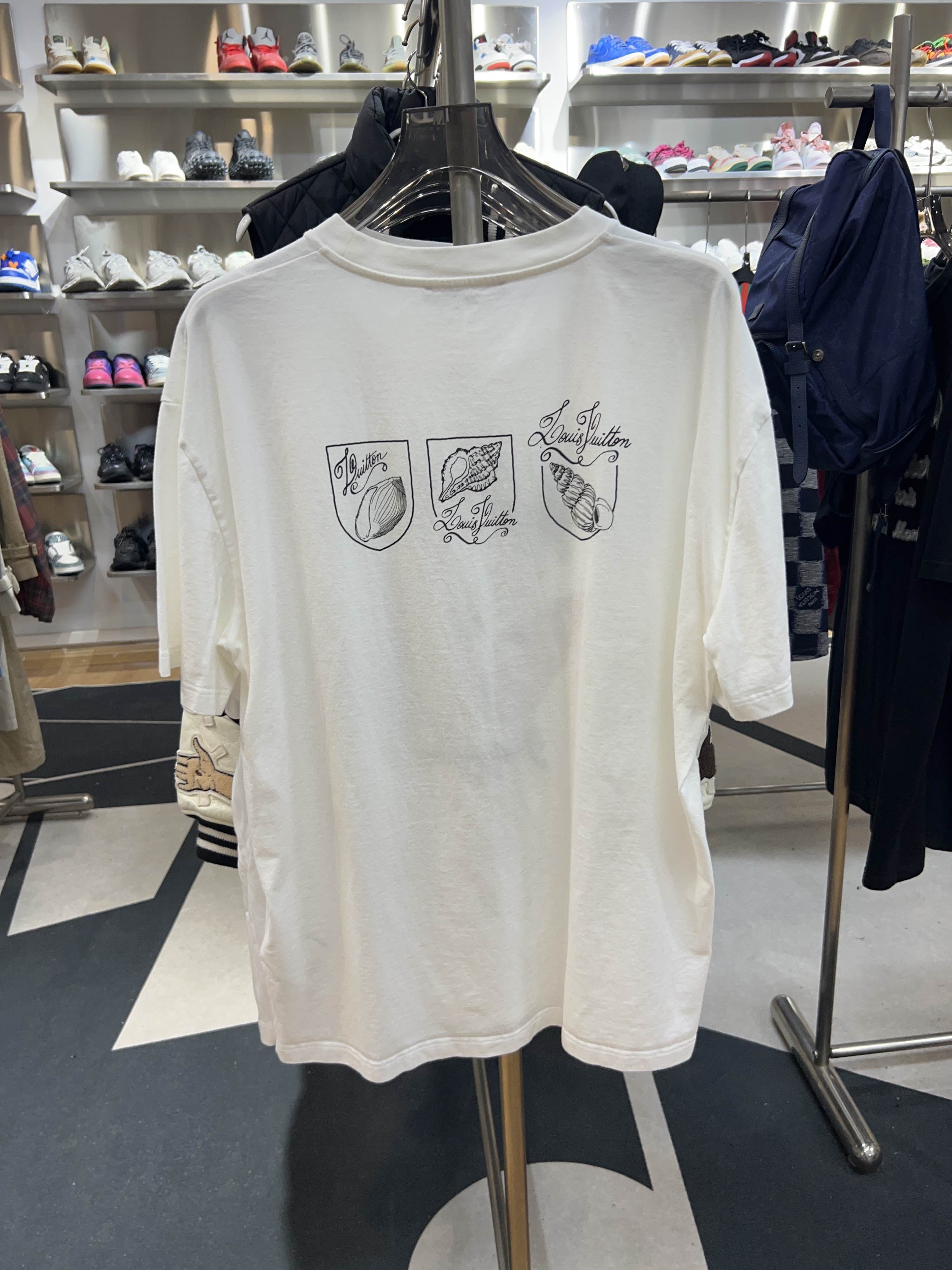 Louis Vuitton Louis Vuitton Seashell Graphic T-Shirt XXL Size US XXL / EU 58 / 5 - 2 Thumbnail