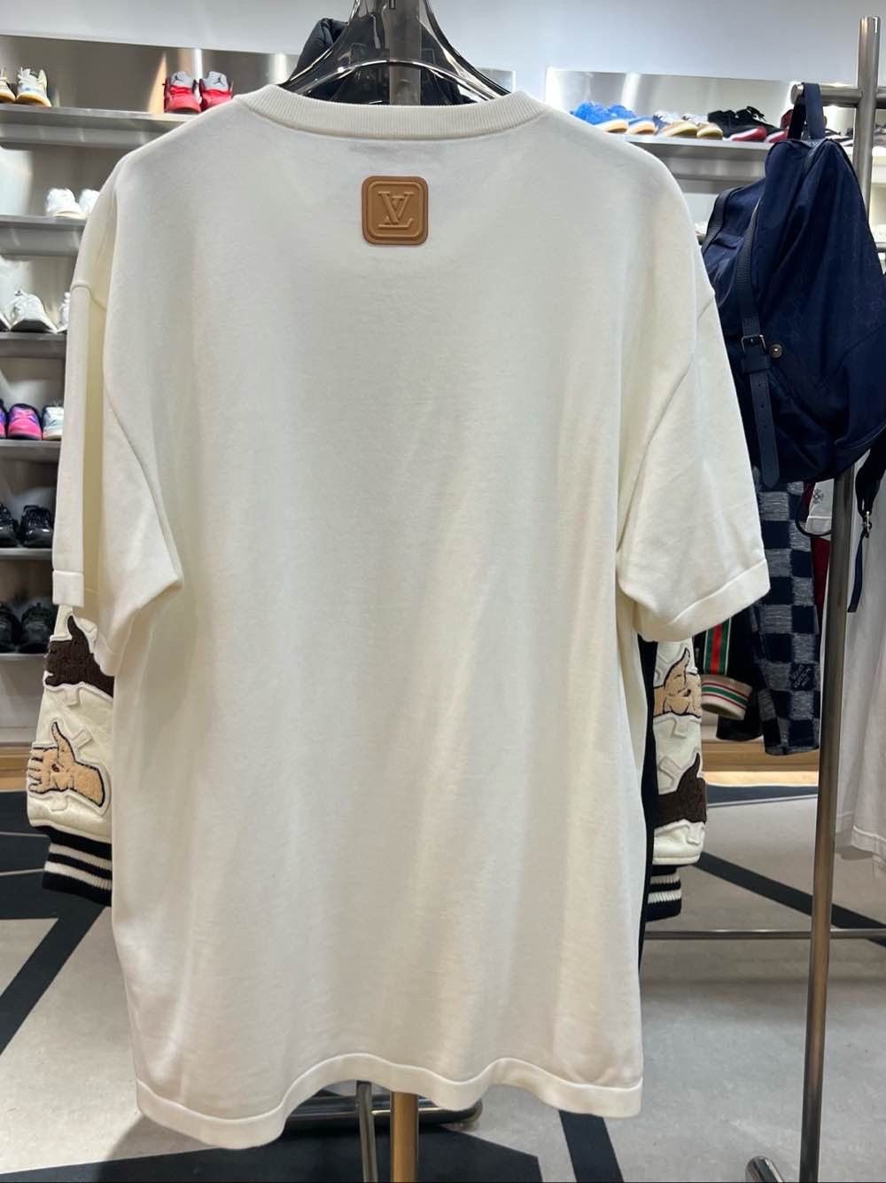 Louis Vuitton Louis Vuitton Leather Patch T-Shirt Size XXL Size US XXL / EU 58 / 5 - 2 Thumbnail