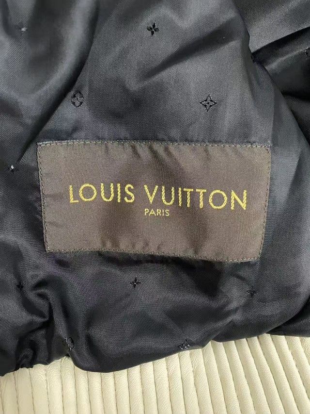 Louis Vuitton Louis Vuitton Graphic Bomber Jacket Size L Size US L / EU 52-54 / 3 - 3 Thumbnail