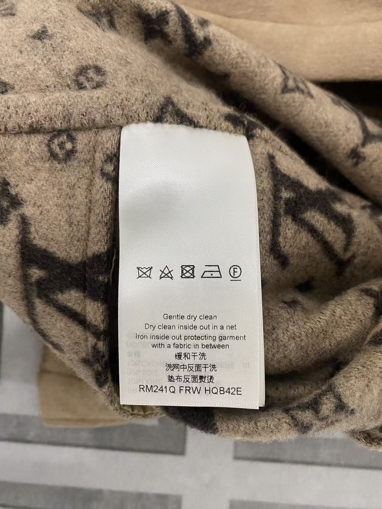 Louis Vuitton Louis Vuitton Monogram Interior Light Jacket Size XL Size US XL / EU 56 / 4 - 4 Thumbnail