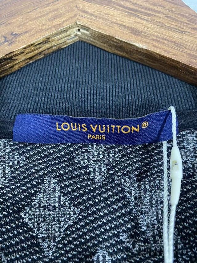 Louis Vuitton Louis Vuitton Monogram Jacquard Bomber Jacket Size L Size US L / EU 52-54 / 3 - 3 Thumbnail