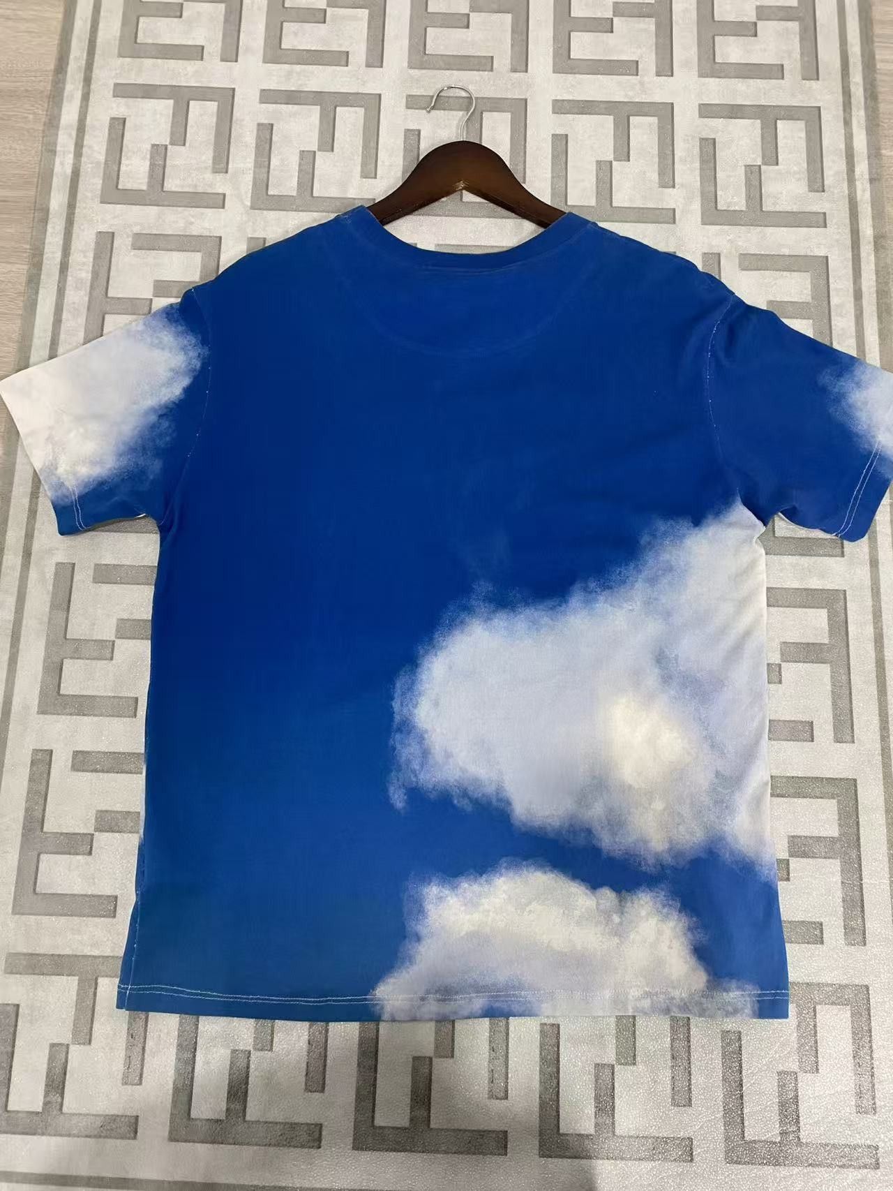 Louis Vuitton Louis Vuitton Heaven on Earth Clouds T-Shirt Size XL Size US XL / EU 56 / 4 - 2 Thumbnail
