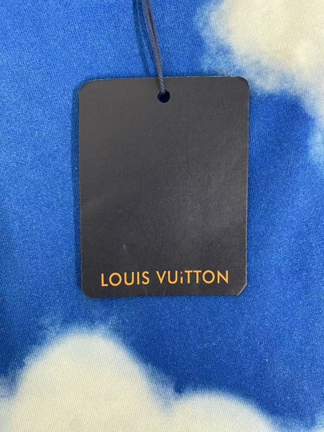 Louis Vuitton Louis Vuitton Heaven on Earth Clouds T-Shirt Size XL Size US XL / EU 56 / 4 - 5 Thumbnail
