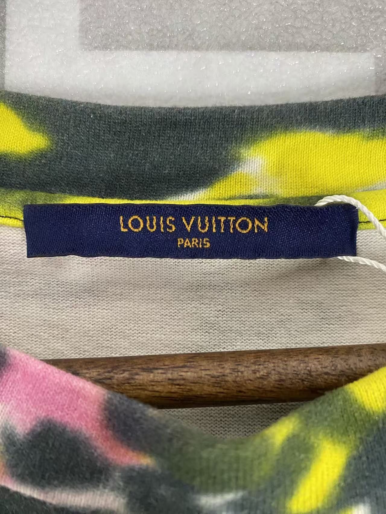 Louis Vuitton Louis Vuitton Tie-Dye Short Sleeve T-Shirt Size M Size US M / EU 48-50 / 2 - 3 Thumbnail