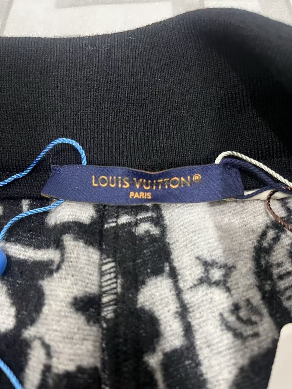 Louis Vuitton Louis Vuitton Comic Print Wool-Blend Shorts Size 50 Size US 34 / EU 50 - 3 Thumbnail