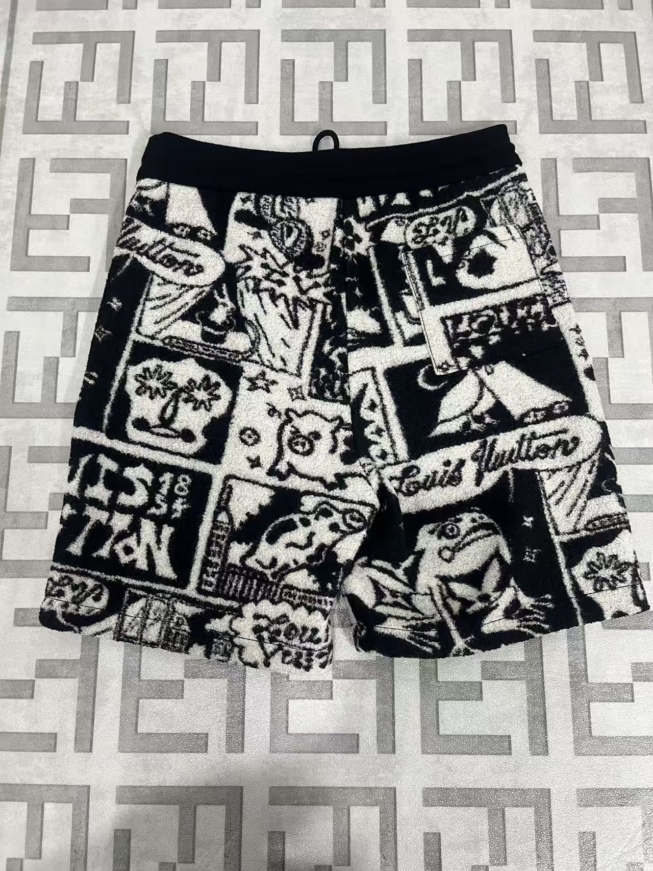 Louis Vuitton Louis Vuitton Comic Print Wool-Blend Shorts Size 50 Size US 34 / EU 50 - 2 Thumbnail