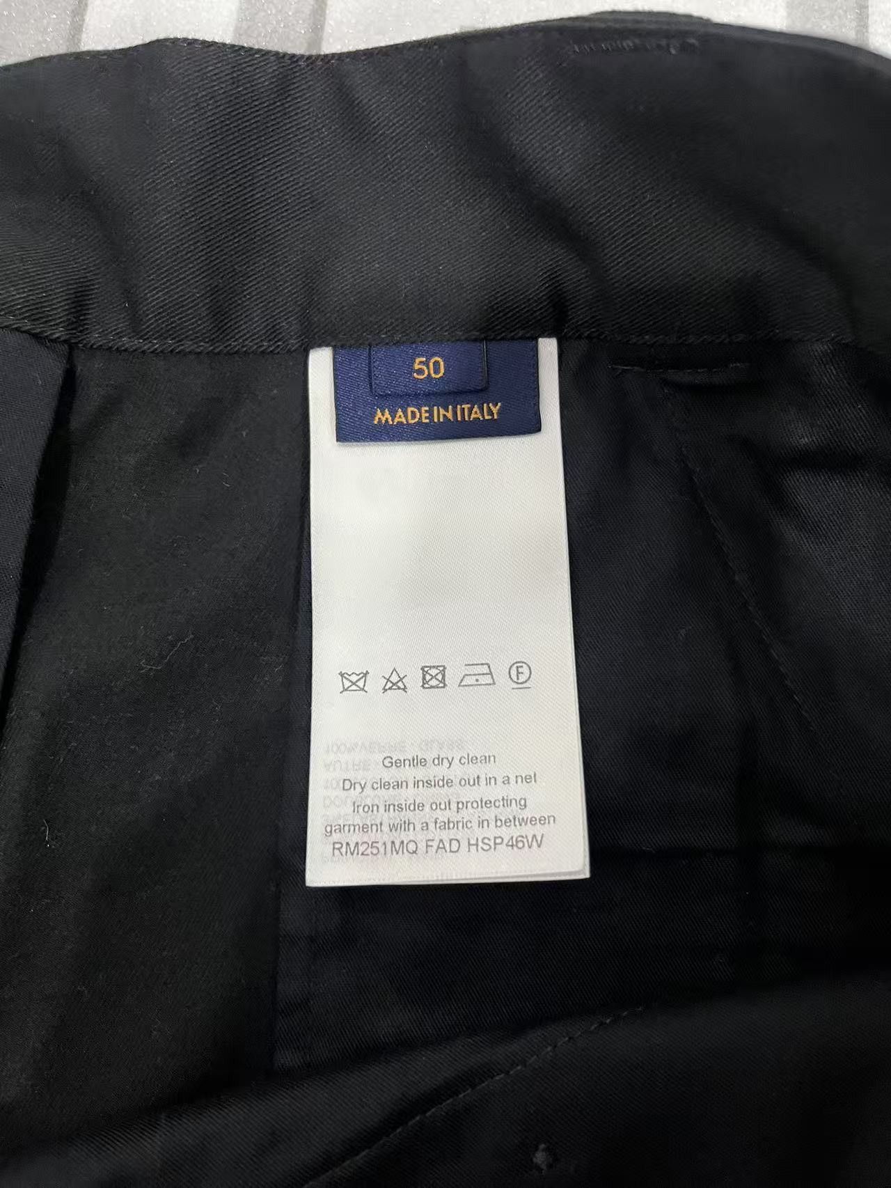 Louis Vuitton Louis Vuitton Logo Patch Casual Pants US 34 Size US 34 / EU 50 - 4 Thumbnail