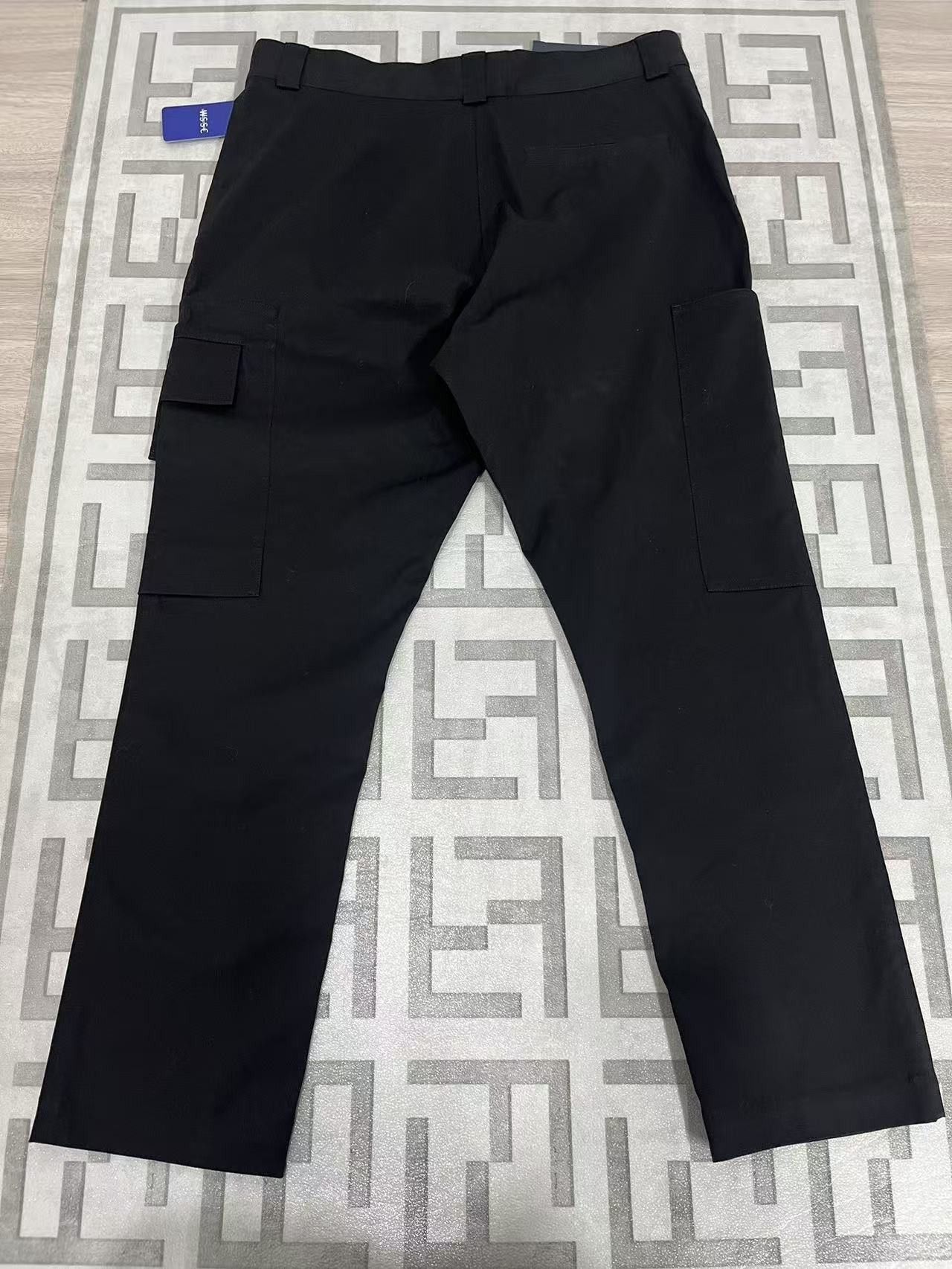 Louis Vuitton Louis Vuitton Logo Patch Casual Pants US 34 Size US 34 / EU 50 - 2 Thumbnail