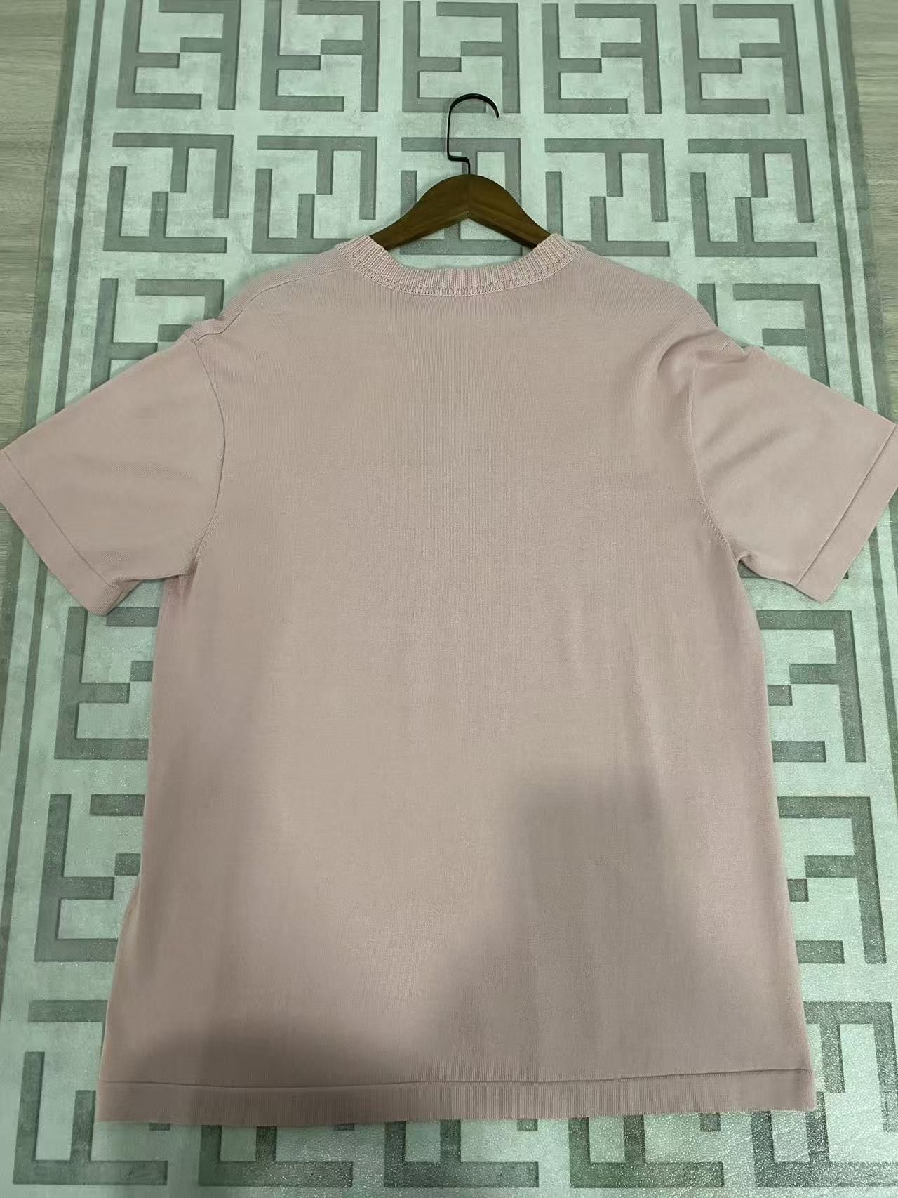 Louis Vuitton Louis Vuitton Embroidered Logo T-Shirt Size M Size US M / EU 48-50 / 2 - 2 Thumbnail