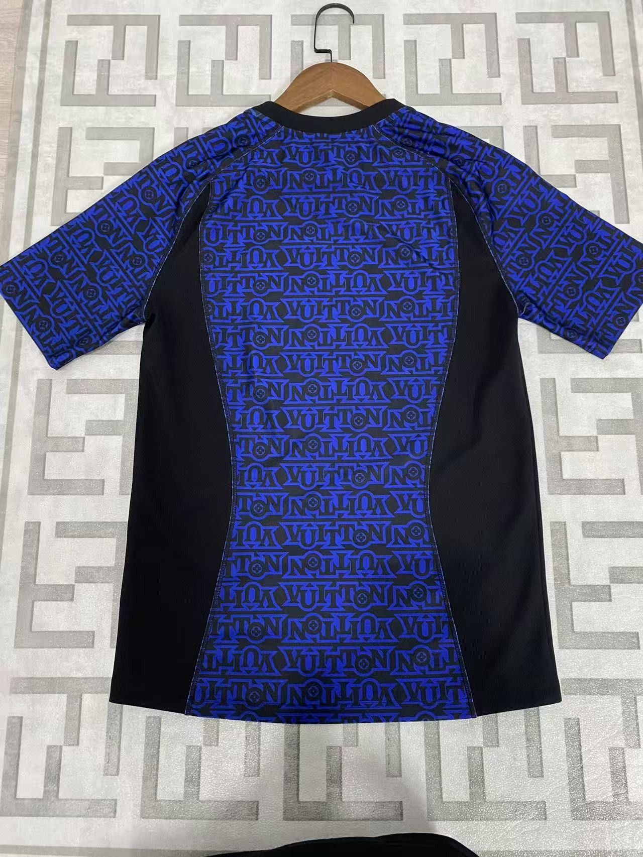 Louis Vuitton Louis Vuitton Monogram Short Sleeve T-Shirt Size XS Size US XS / EU 42 / 0 - 2 Thumbnail