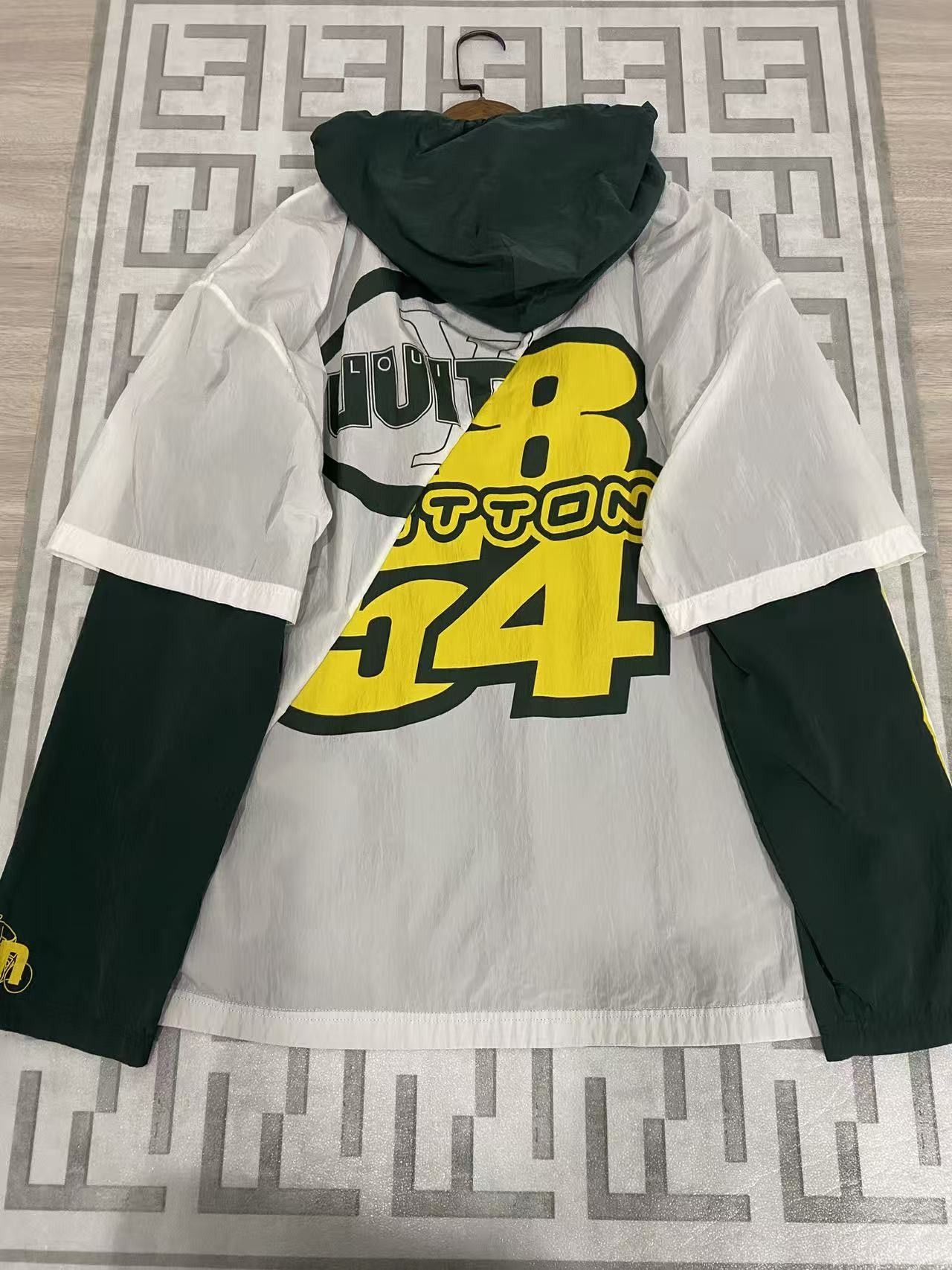 Louis Vuitton Louis Vuitton Graphic Logo Zip-Up Jacket Size L Size US L / EU 52-54 / 3 - 2 Thumbnail