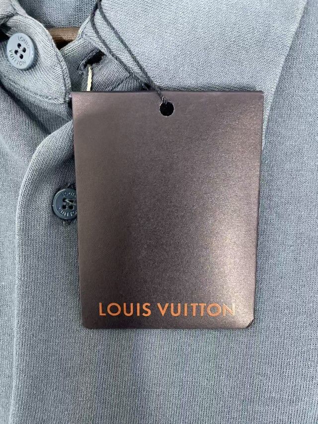 Louis Vuitton Louis Vuitton Flocked Logo Short Sleeve Shirt Size S Size US S / EU 44-46 / 1 - 5 Thumbnail