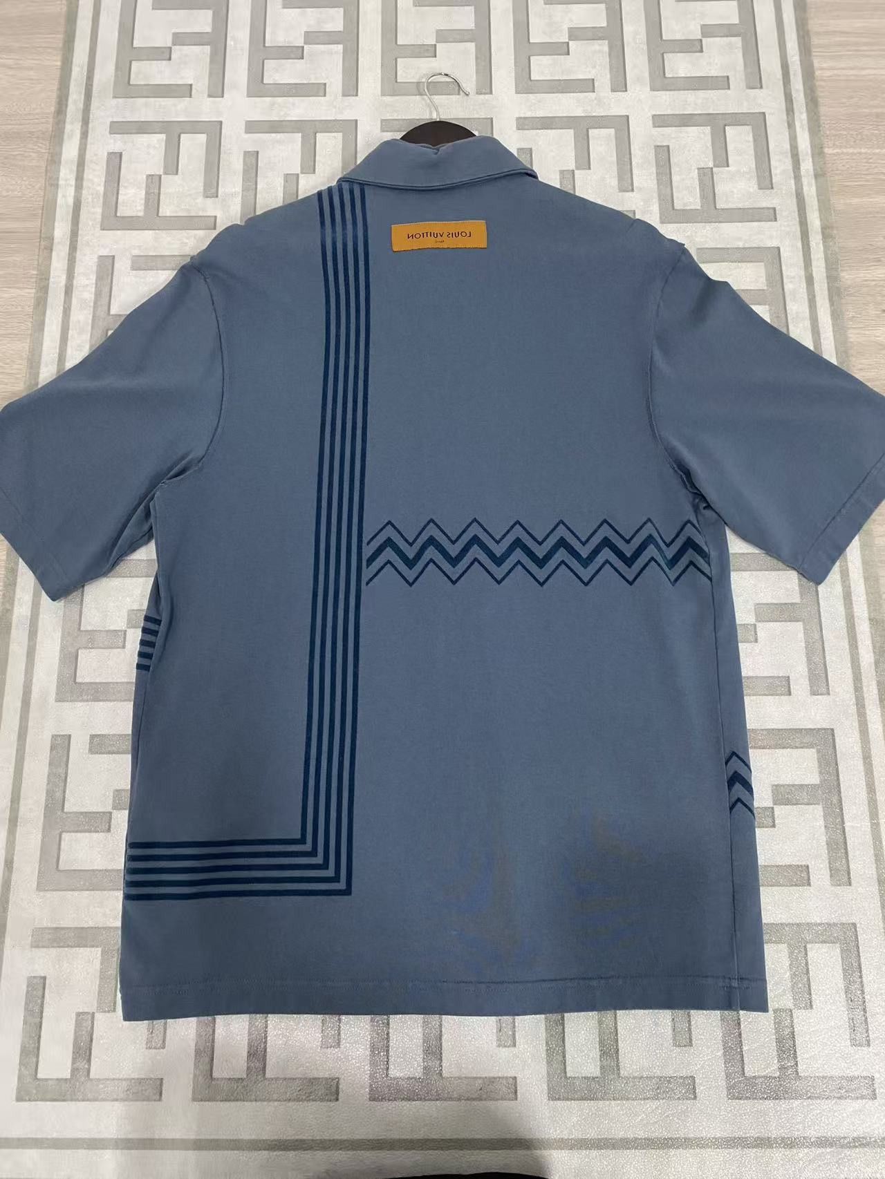 Louis Vuitton Louis Vuitton Flocked Logo Short Sleeve Shirt Size S Size US S / EU 44-46 / 1 - 2 Thumbnail