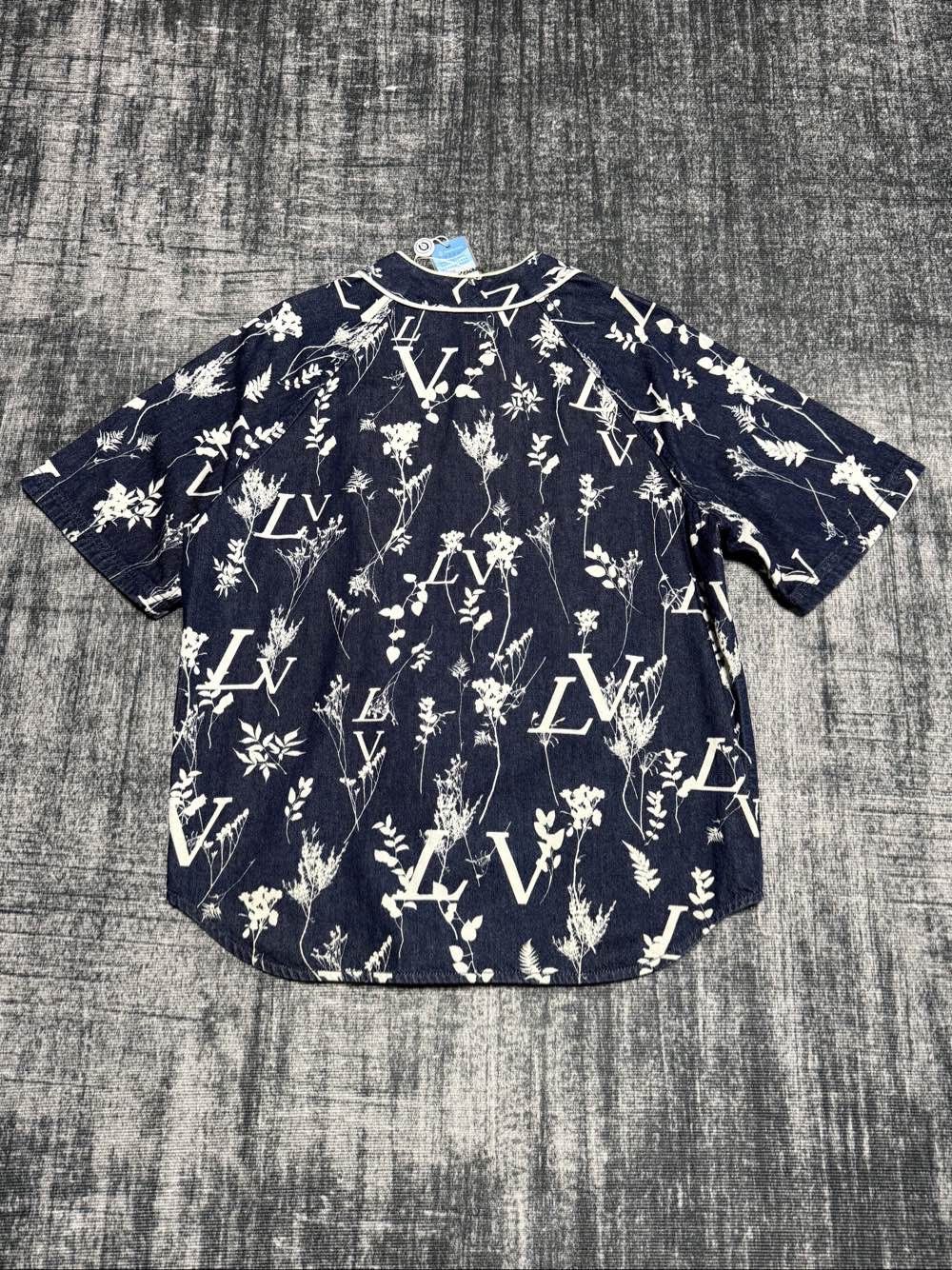 Louis Vuitton Louis Vuitton Floral Denim Short Sleeve Shirt Size M Size US M / EU 48-50 / 2 - 2 Thumbnail