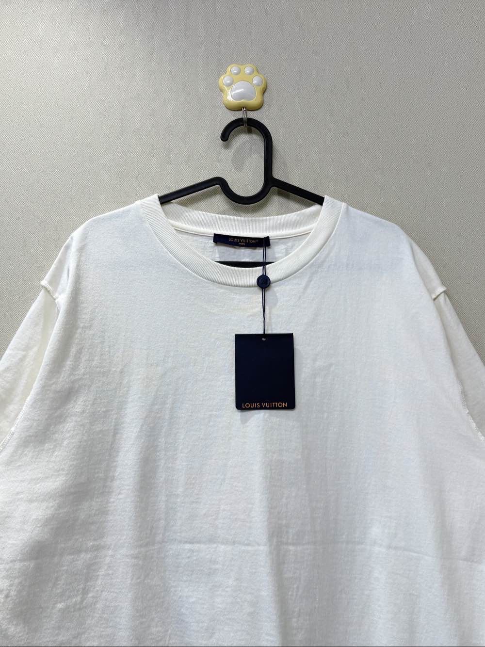 Louis Vuitton Louis Vuitton Staple Edition T-Shirt White Size XL Size US XL / EU 56 / 4 - 3 Thumbnail