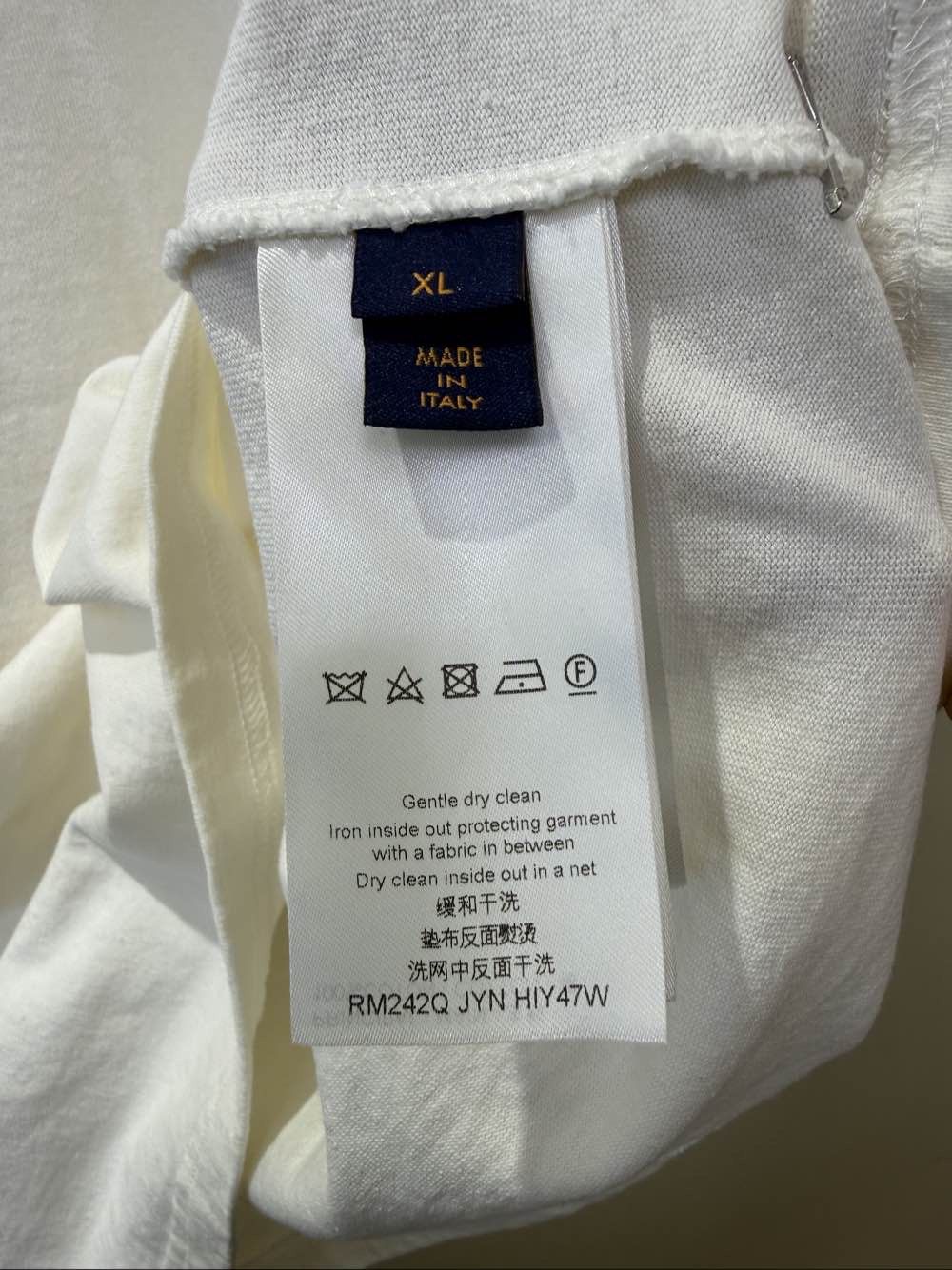 Louis Vuitton Louis Vuitton Staple Edition T-Shirt White Size XL Size US XL / EU 56 / 4 - 4 Thumbnail