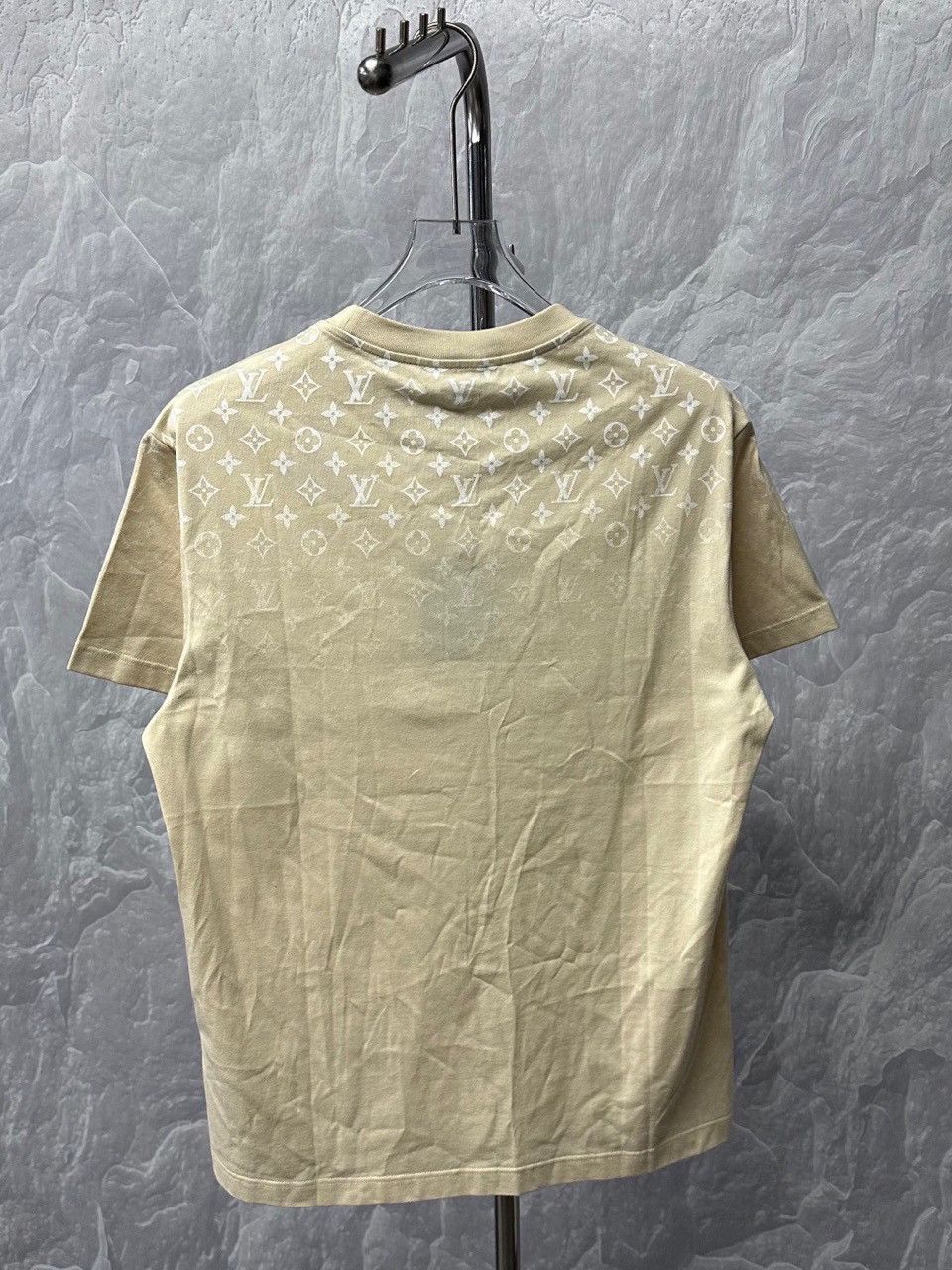 Louis Vuitton Louis Vuitton Monogram Gradient T-Shirt Size S Size US S / EU 44-46 / 1 - 2 Thumbnail