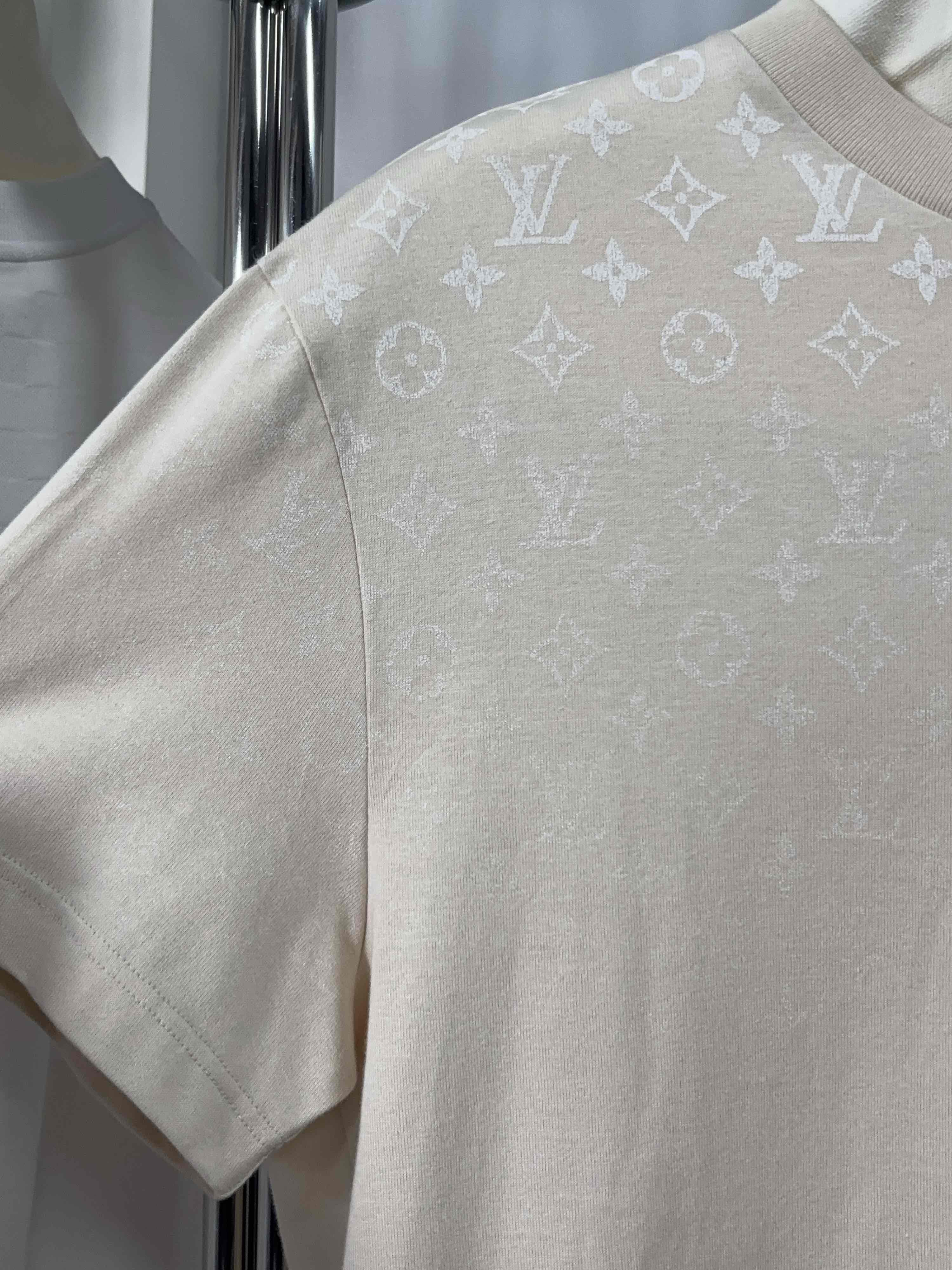 Louis Vuitton Louis Vuitton Monogram Gradient T-Shirt Size S Size US S / EU 44-46 / 1 - 6 Thumbnail