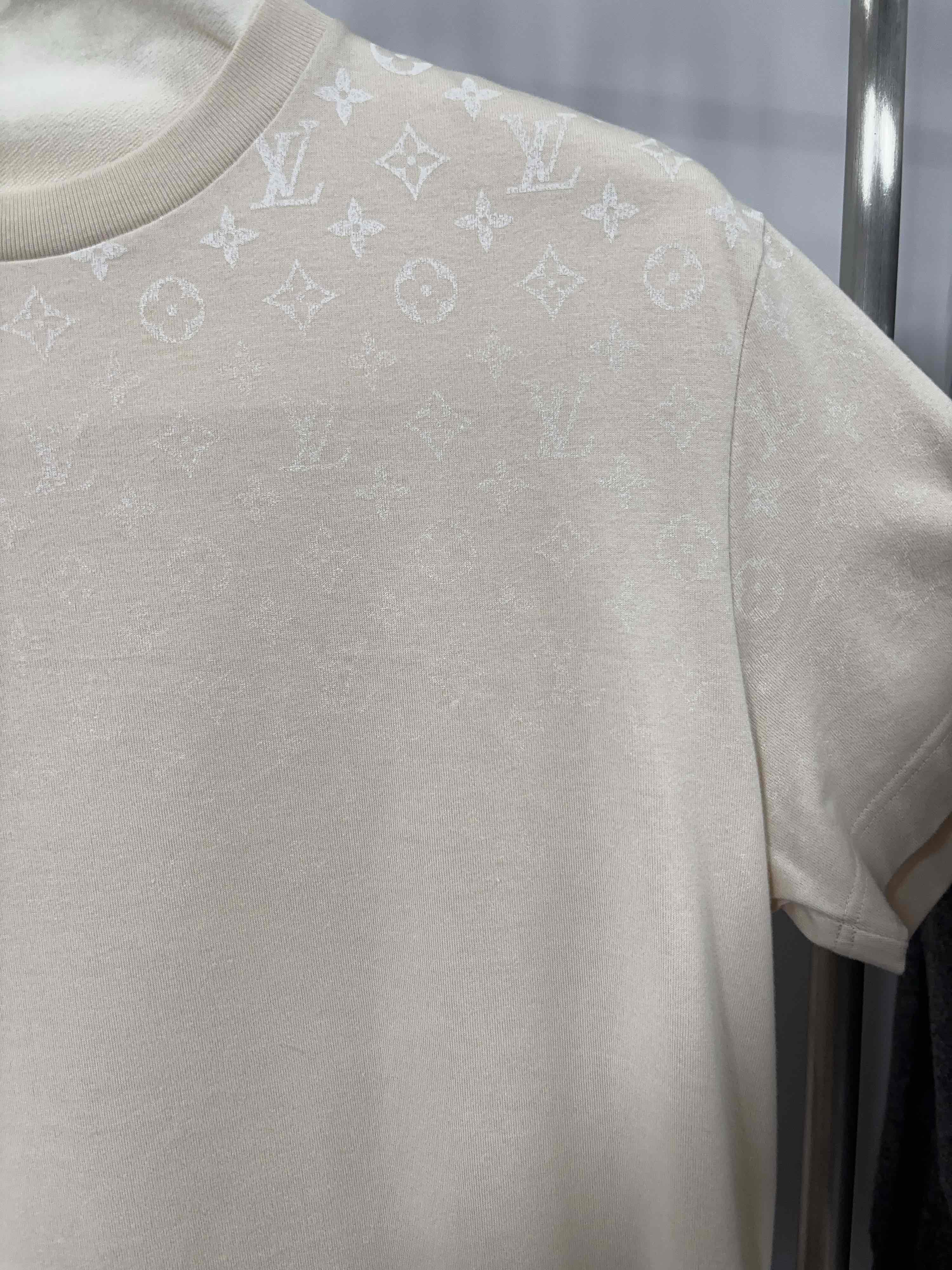 Louis Vuitton Louis Vuitton Monogram Gradient T-Shirt Size S Size US S / EU 44-46 / 1 - 7 Thumbnail
