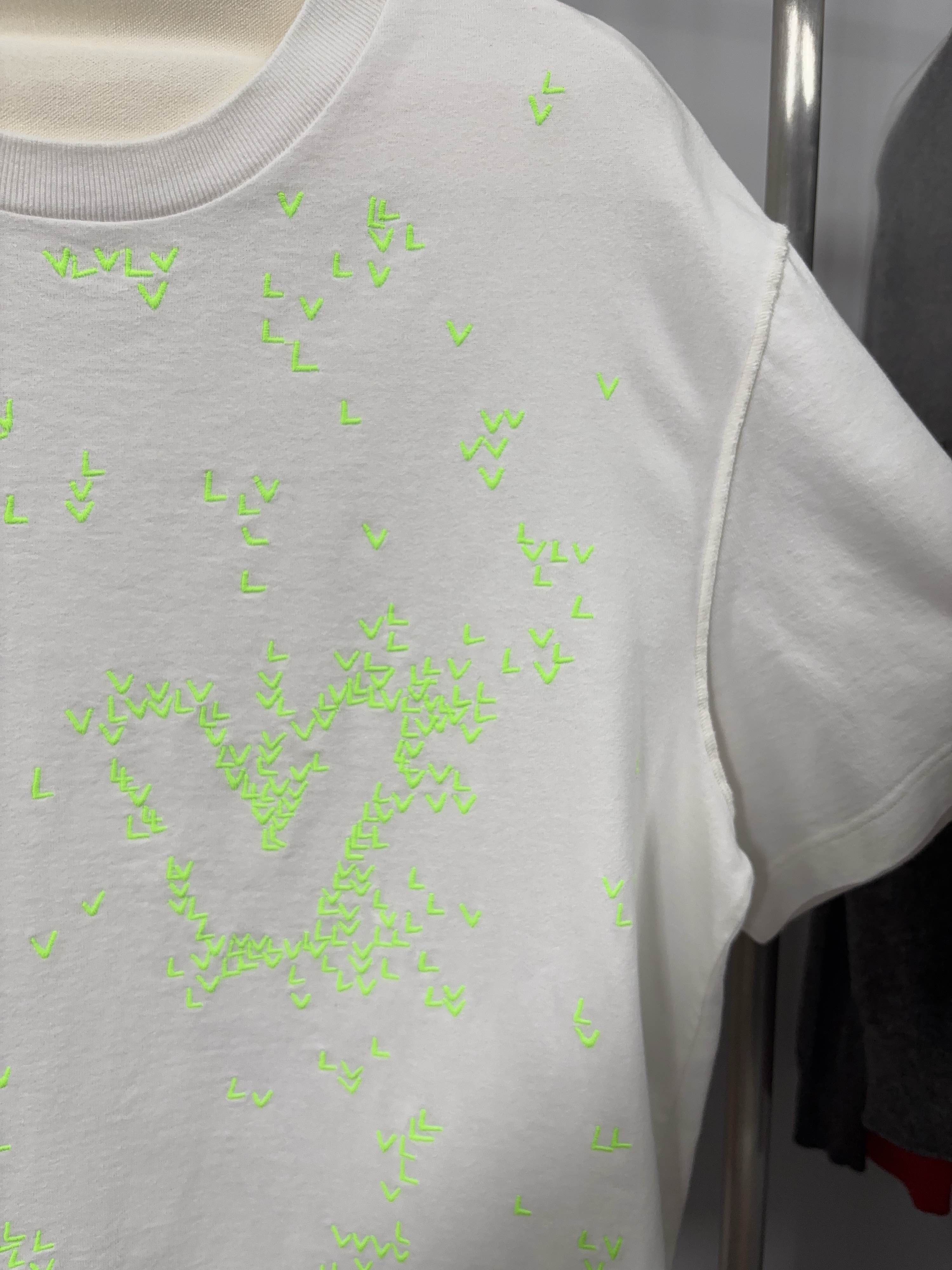 Louis Vuitton Louis Vuitton LV Spread Embroidery T-Shirt Size XXL Size US XXL / EU 58 / 5 - 7 Thumbnail