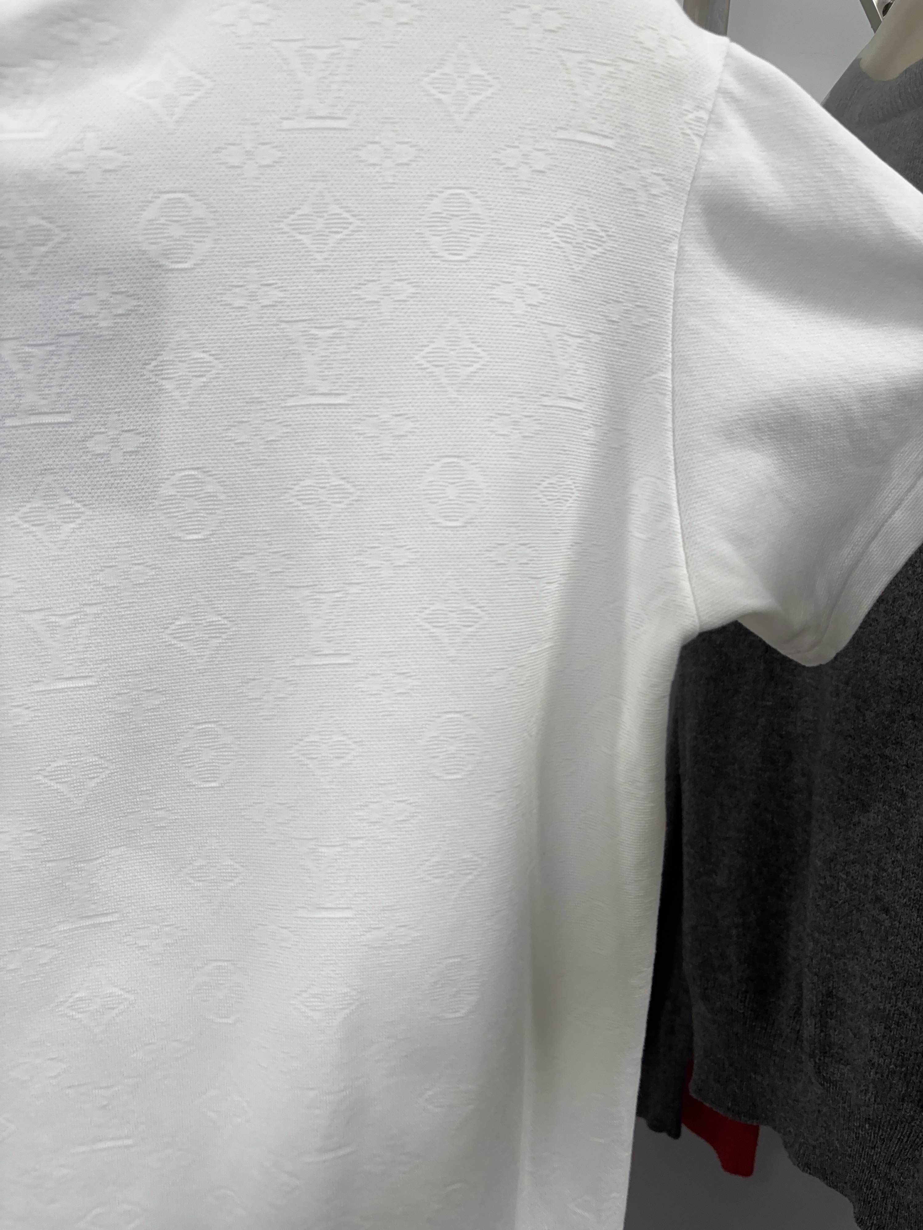 Louis Vuitton Louis Vuitton Monogram Pocket T-Shirt Size S Size US S / EU 44-46 / 1 - 10 Thumbnail