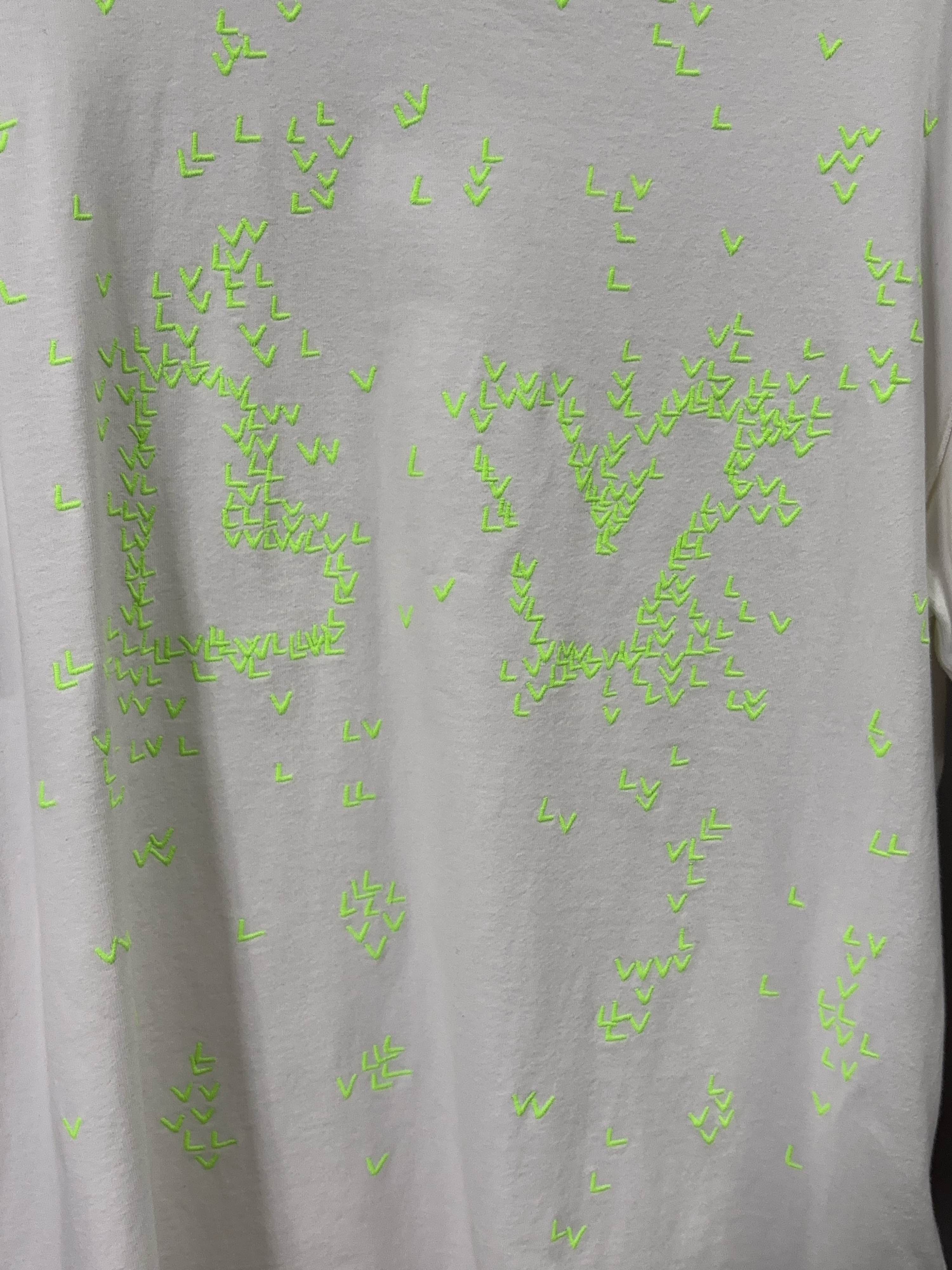 Louis Vuitton Louis Vuitton Spread LV Logo T-Shirt Size XXL Size US XXL / EU 58 / 5 - 6 Thumbnail