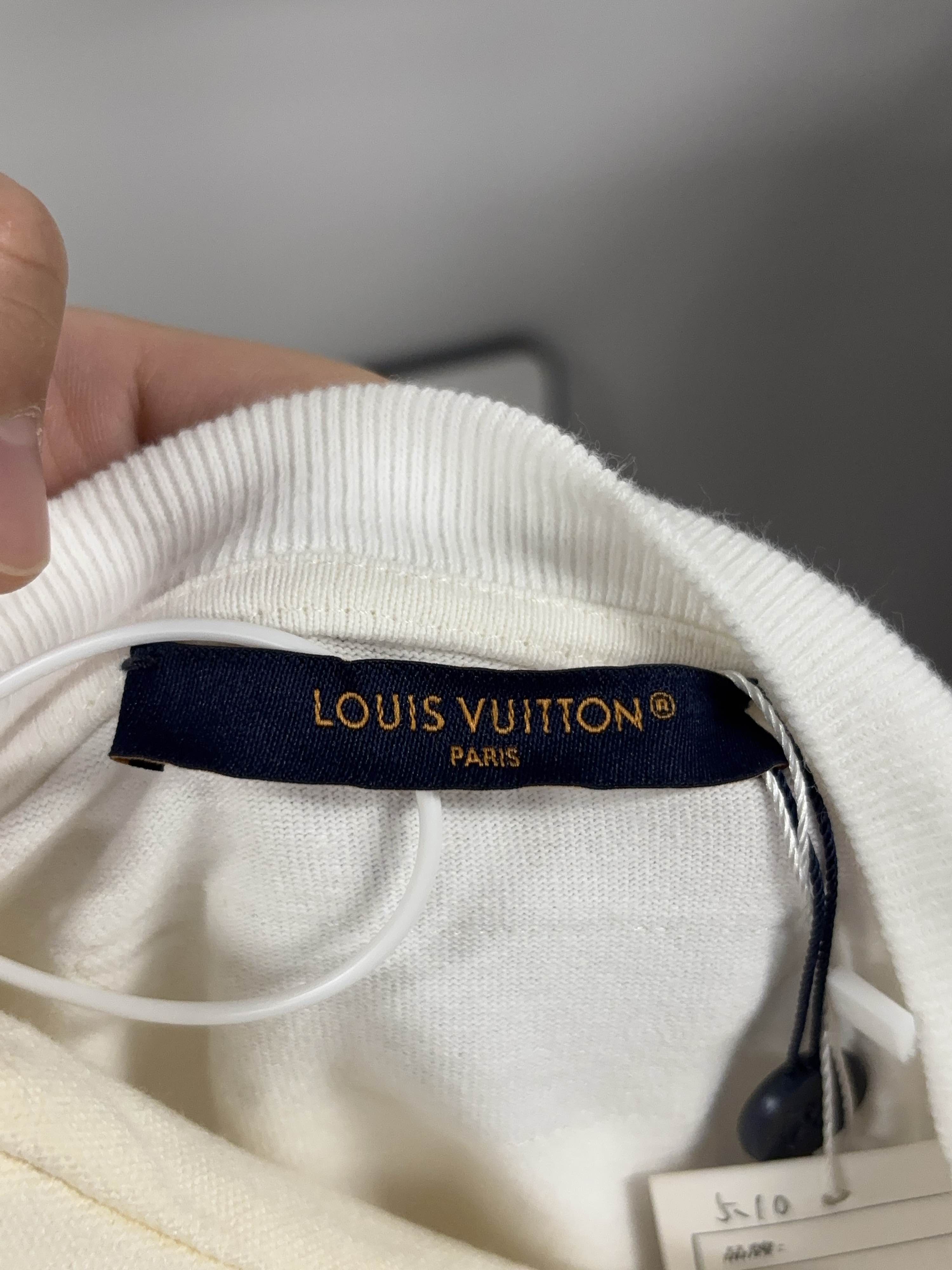 Louis Vuitton Louis Vuitton Spread LV Logo T-Shirt Size XXL Size US XXL / EU 58 / 5 - 3 Thumbnail
