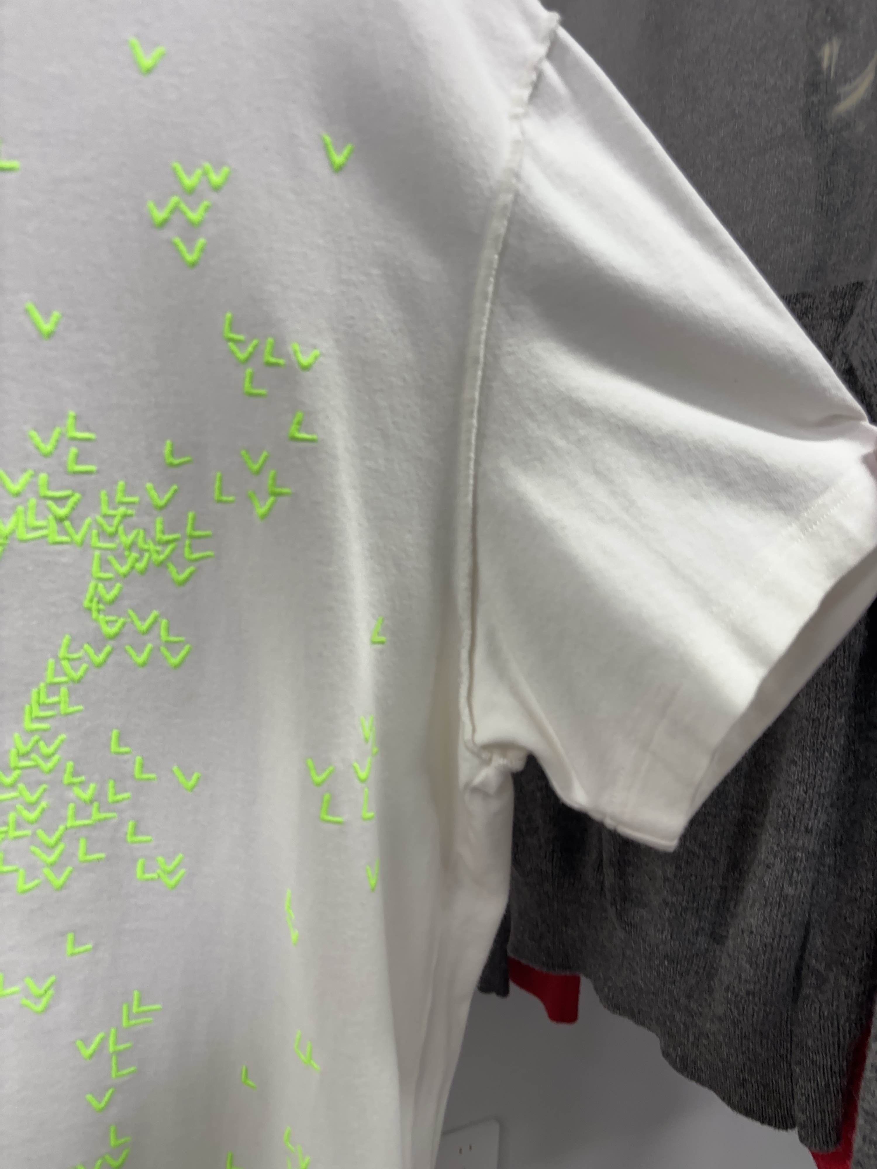 Louis Vuitton Louis Vuitton Spread LV Logo T-Shirt Size XXL Size US XXL / EU 58 / 5 - 8 Thumbnail