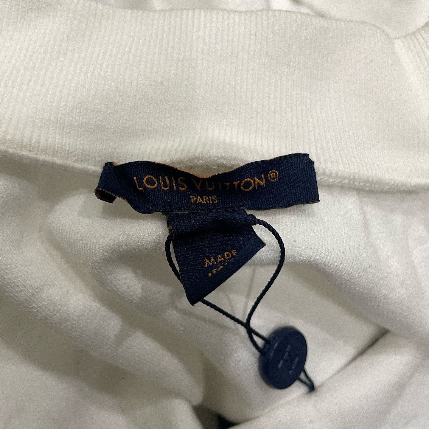 Louis Vuitton Louis Vuitton Monogram Embossed Sweatshirt XS Size XS / US 0-2 / IT 36-38 - 3 Thumbnail