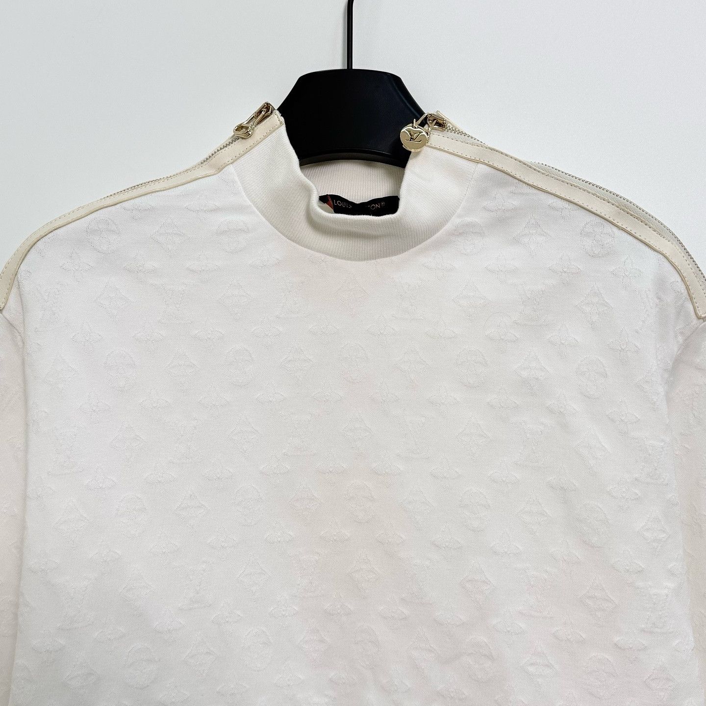 Louis Vuitton Louis Vuitton Monogram Embossed Sweatshirt XS Size XS / US 0-2 / IT 36-38 - 6 Thumbnail